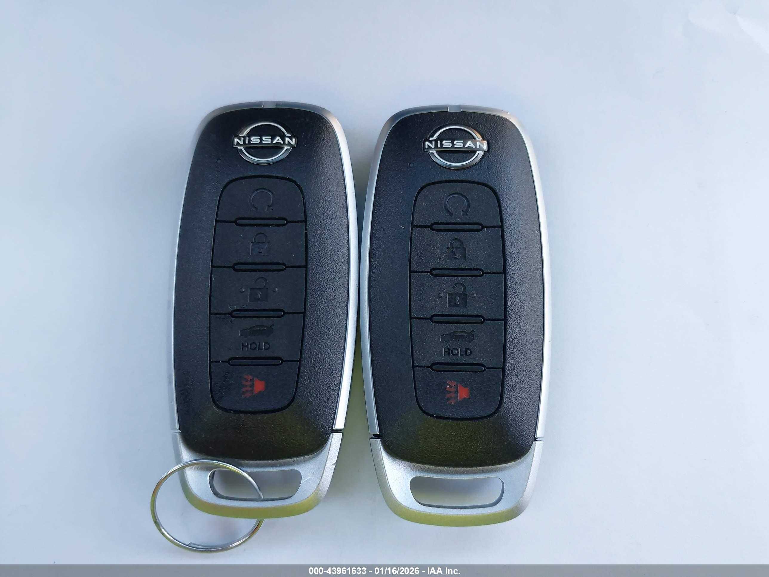 NISSAN VERSA image 11