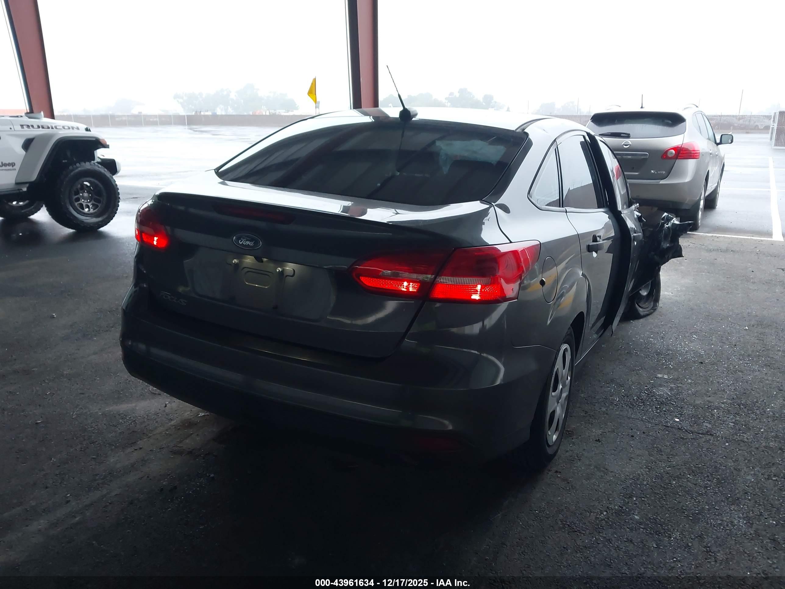 FORD FOCUS image 4