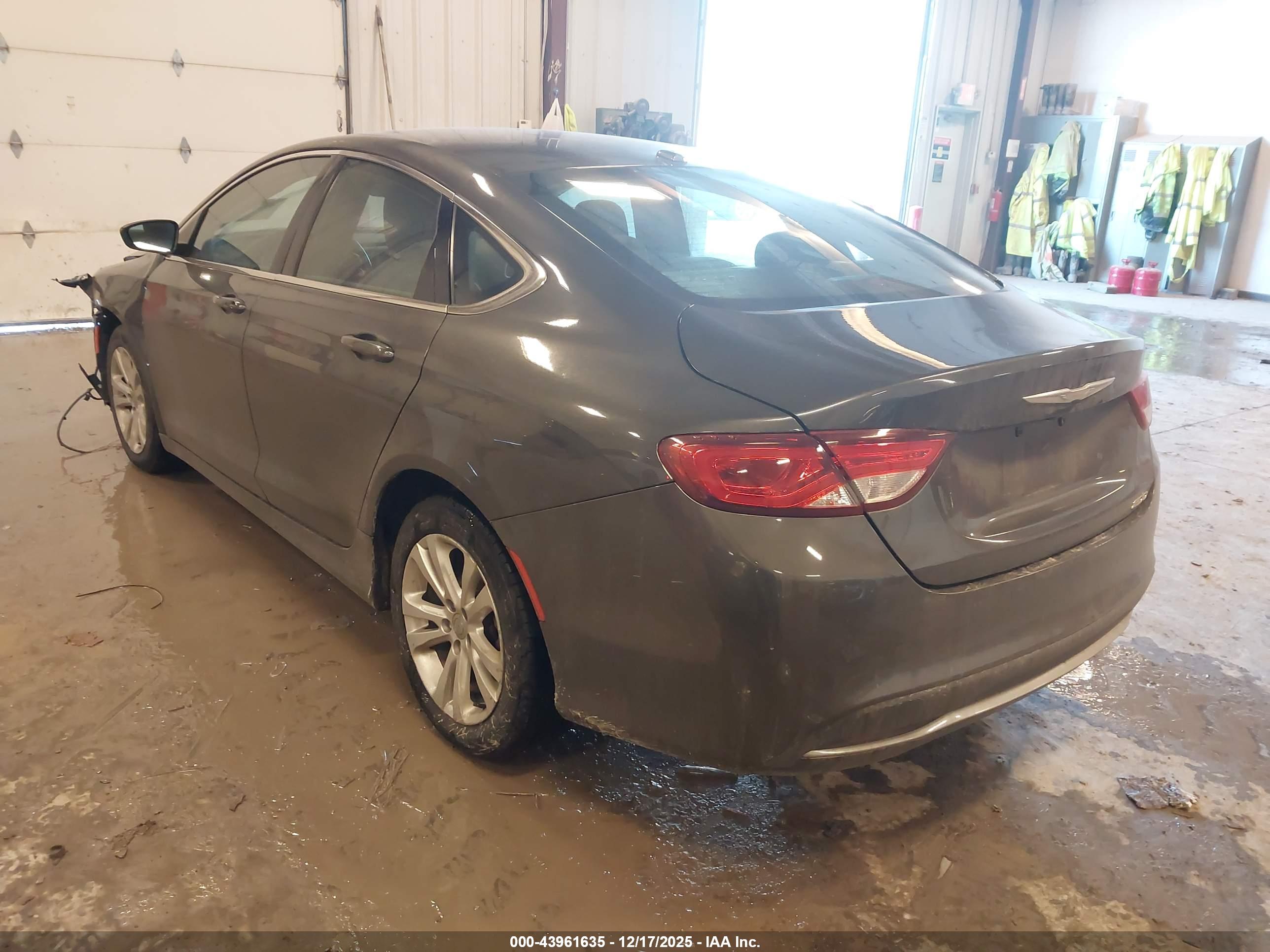 CHRYSLER 200 image 3