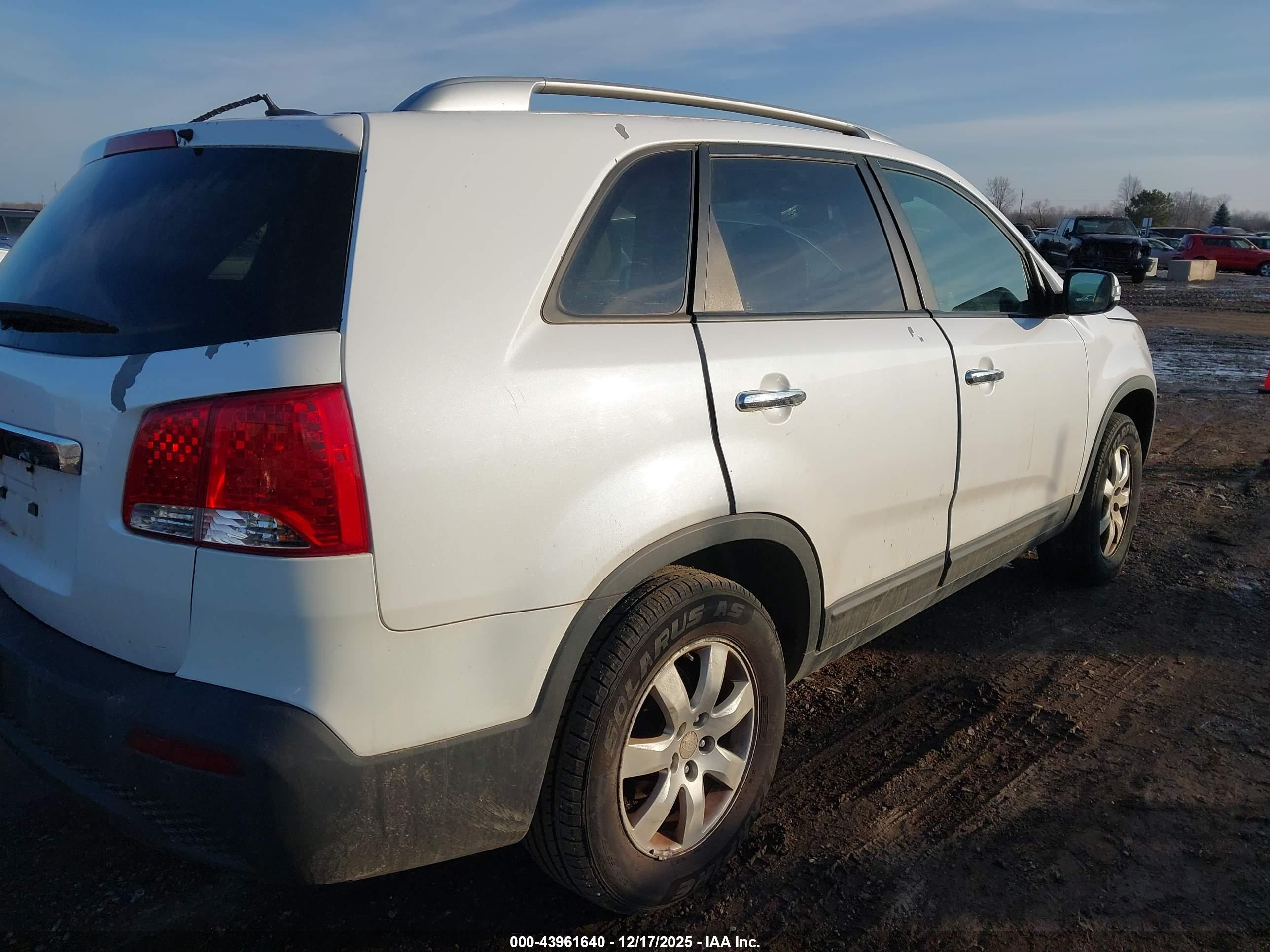 KIA SORENTO image 4