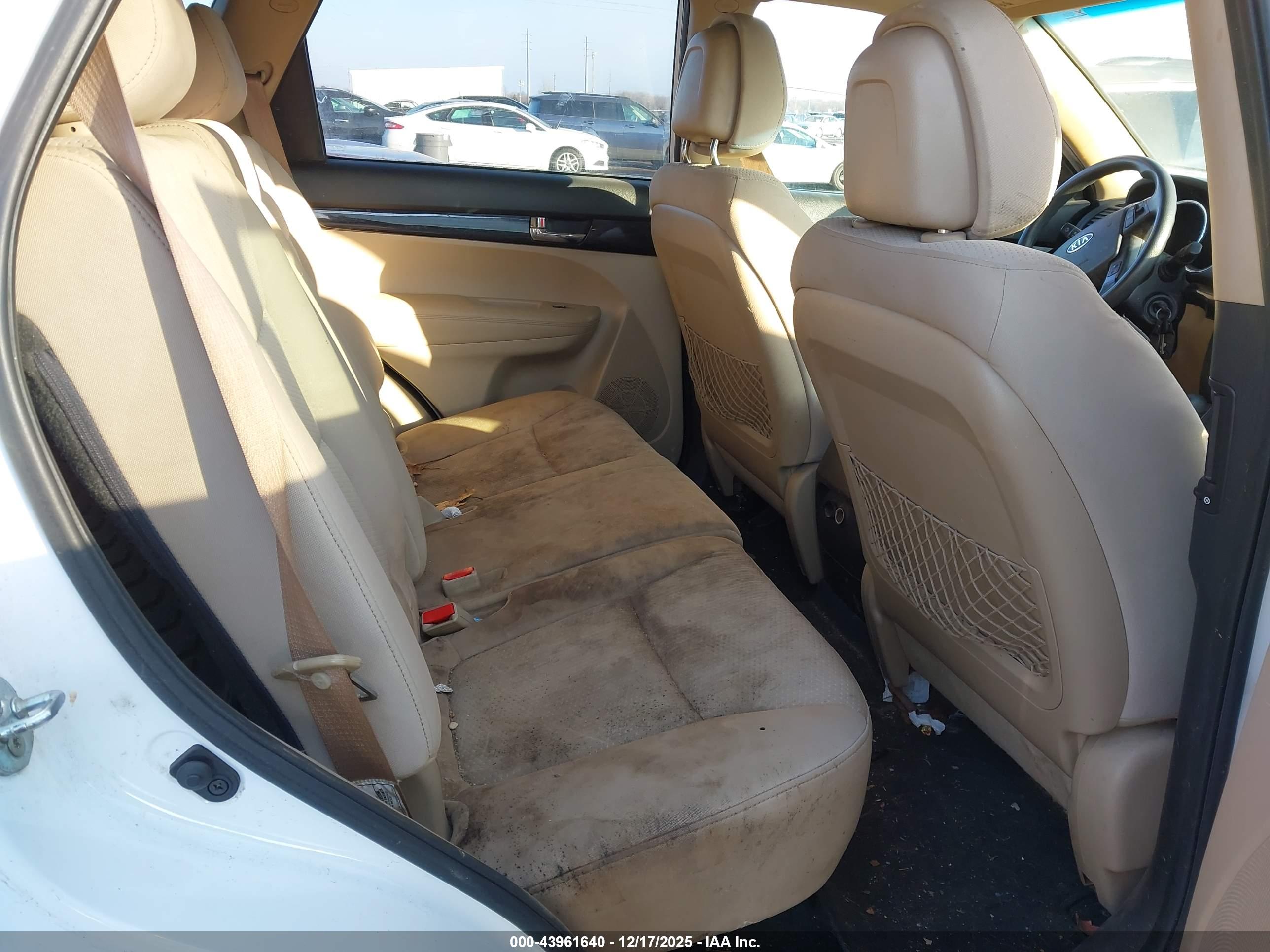 KIA SORENTO image 8