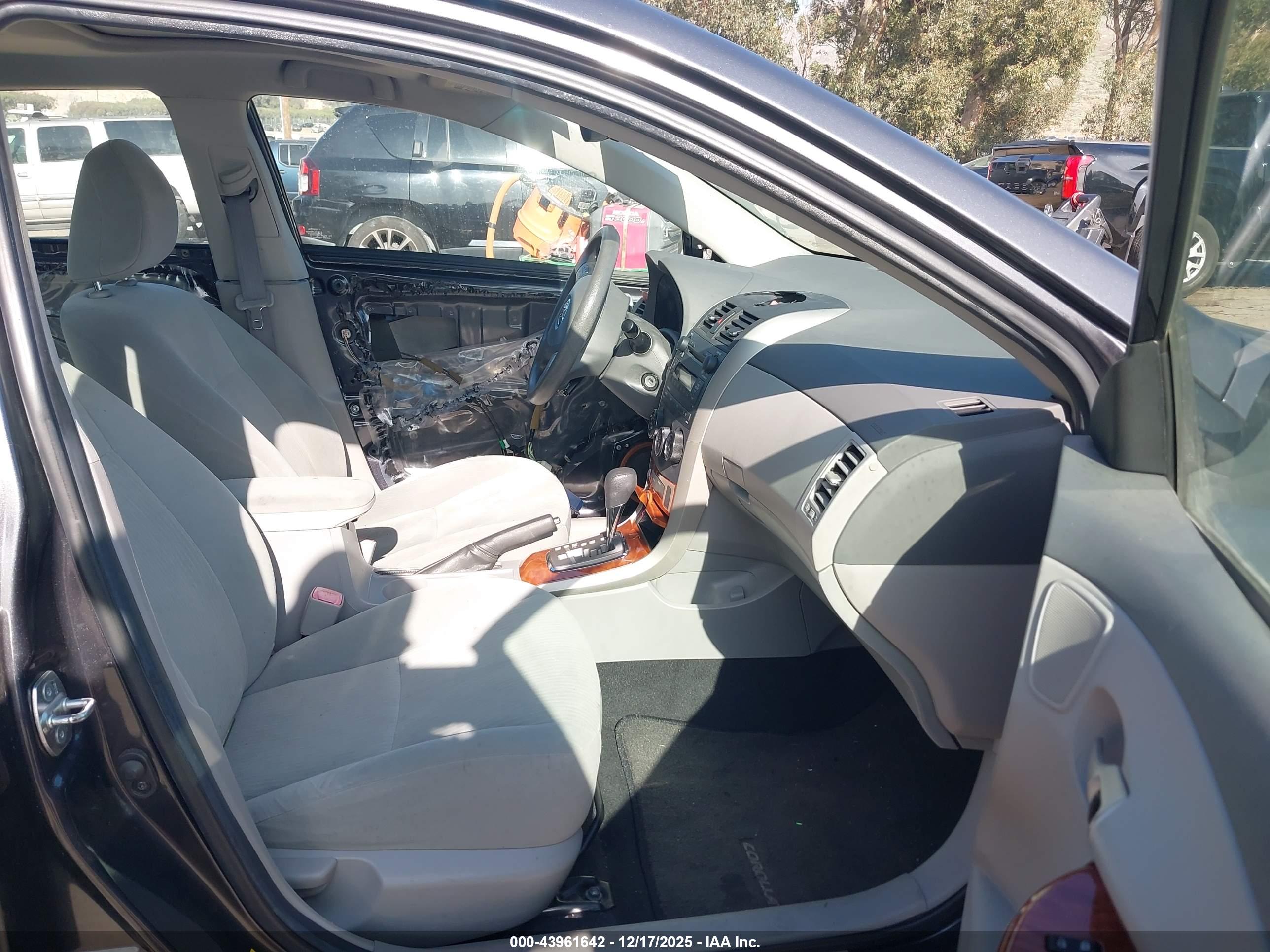 TOYOTA COROLLA image 5