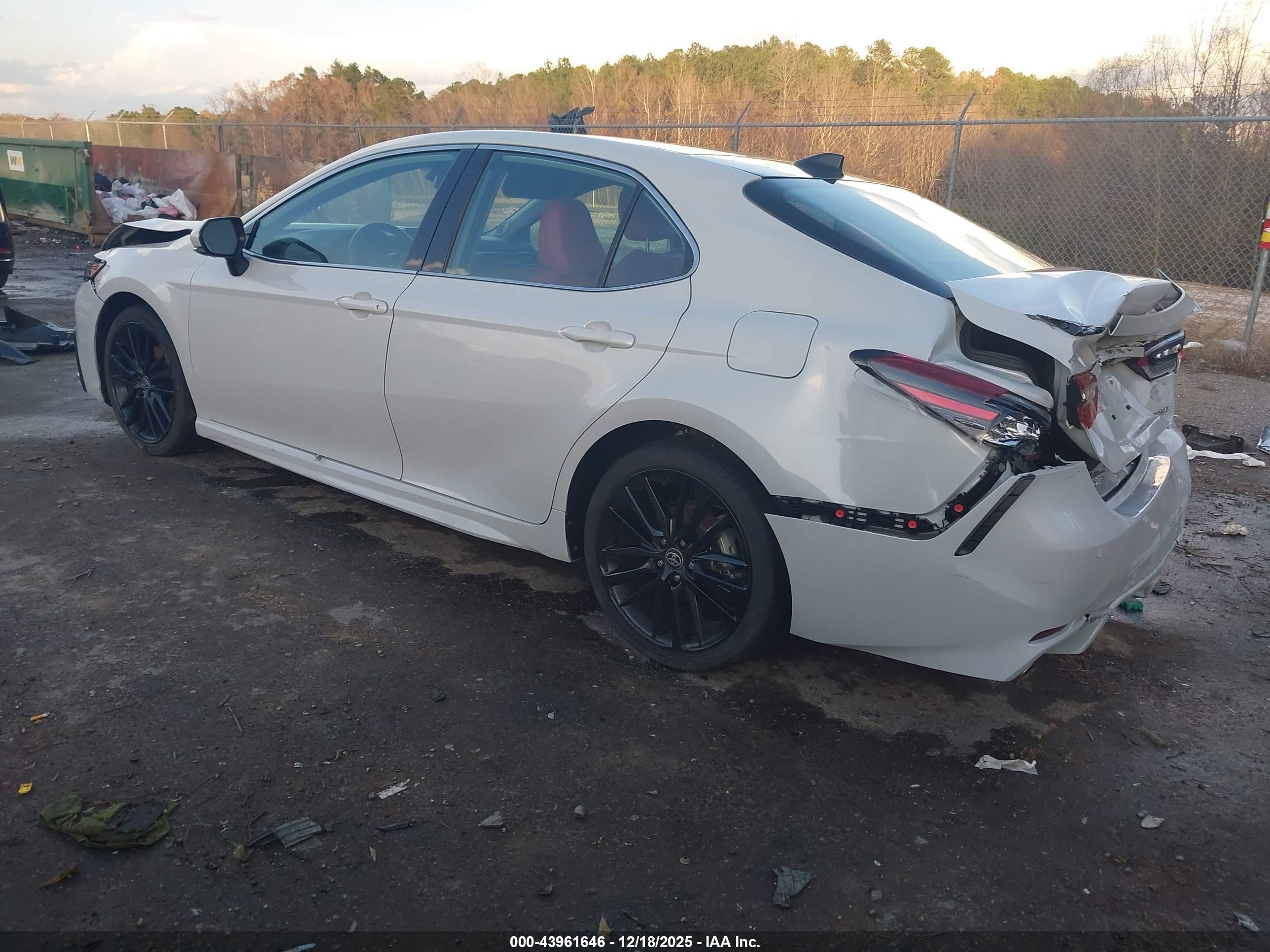 TOYOTA CAMRY image 3