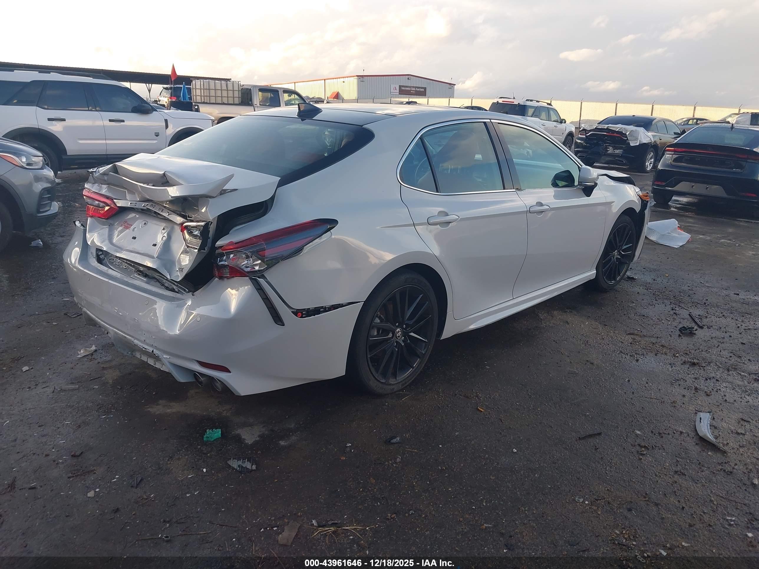 TOYOTA CAMRY image 4