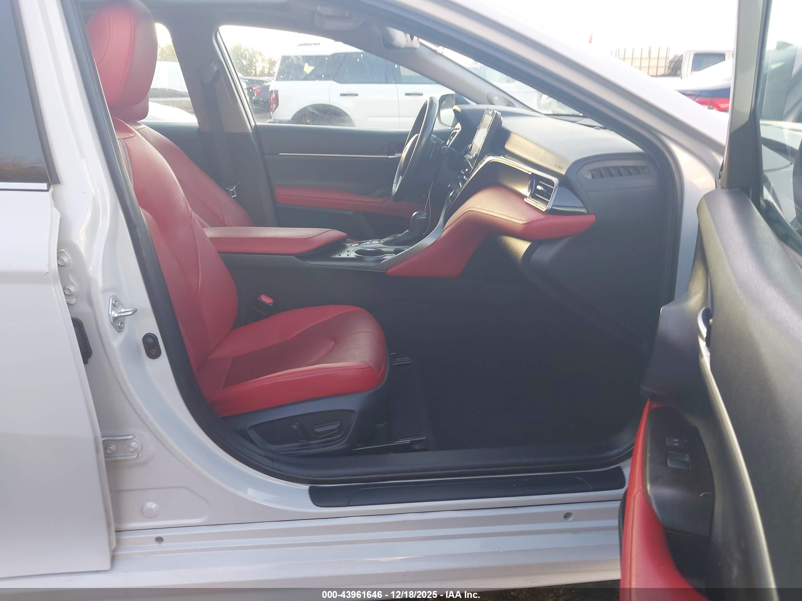 TOYOTA CAMRY image 5