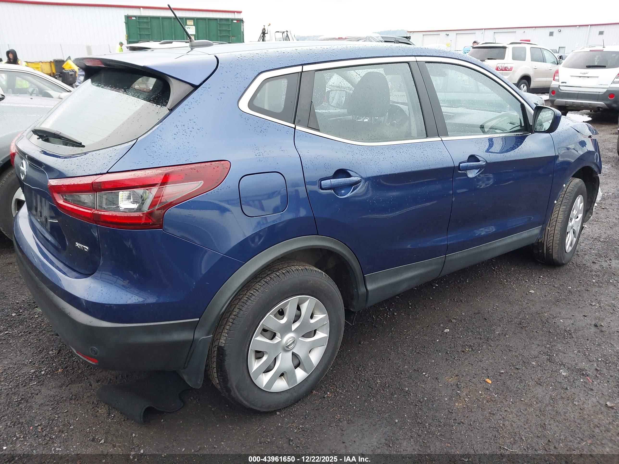 NISSAN ROGUE image 4