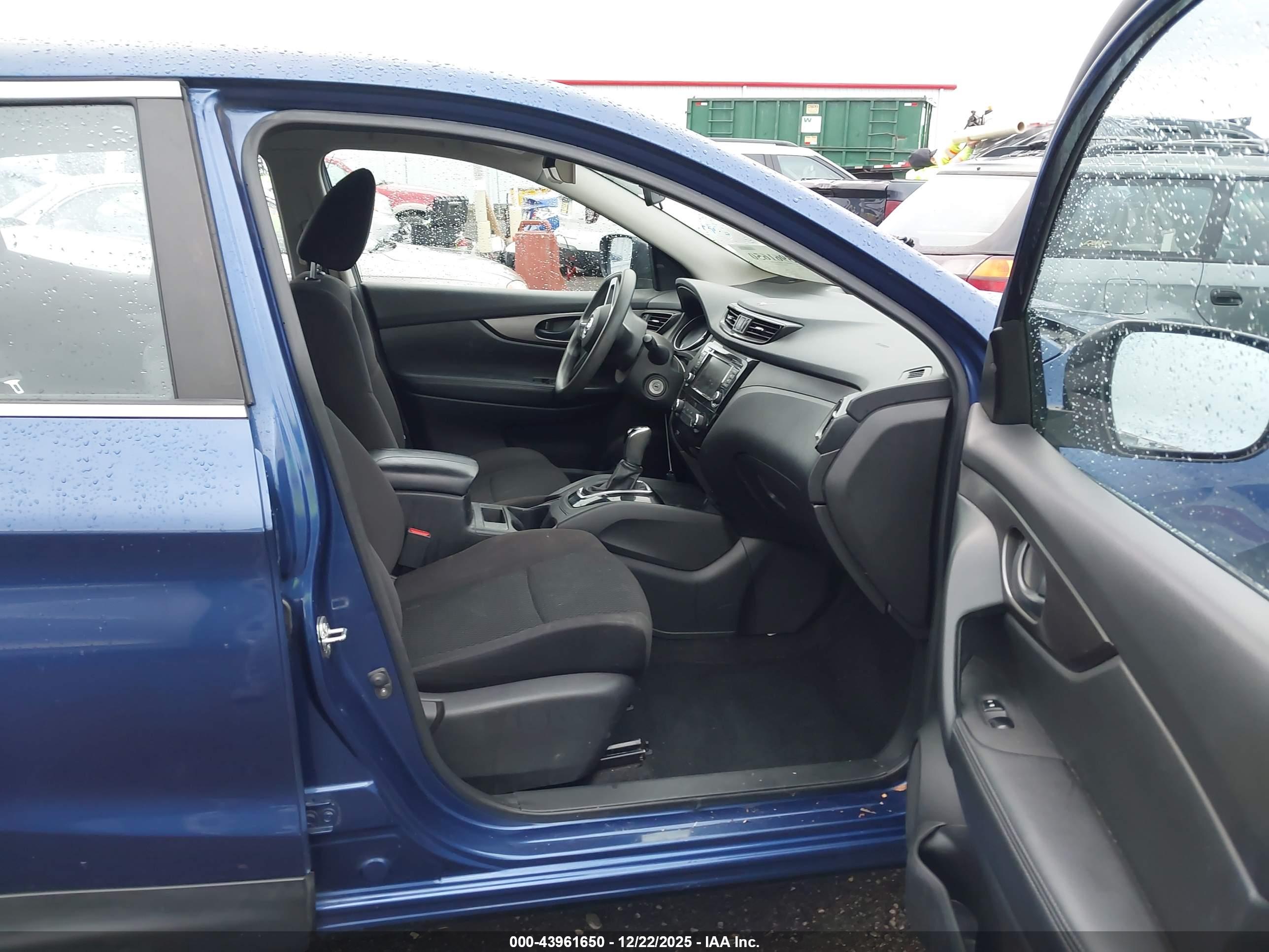 NISSAN ROGUE image 5