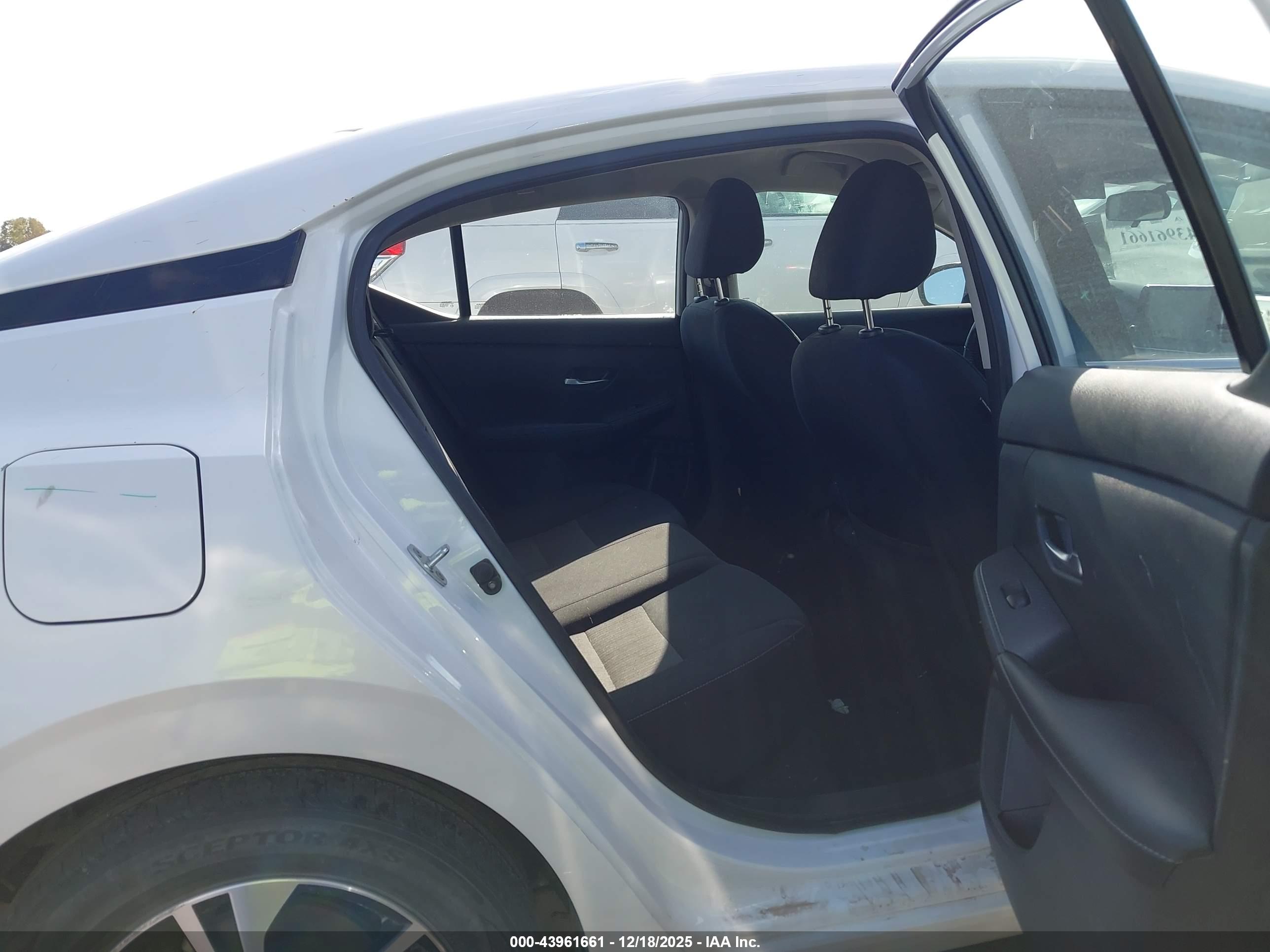 NISSAN SENTRA image 8
