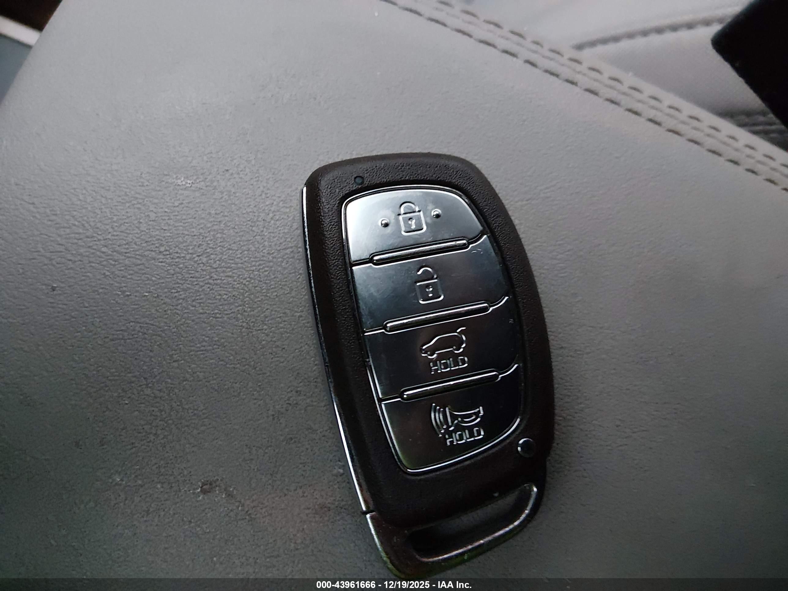 HYUNDAI TUCSON image 11