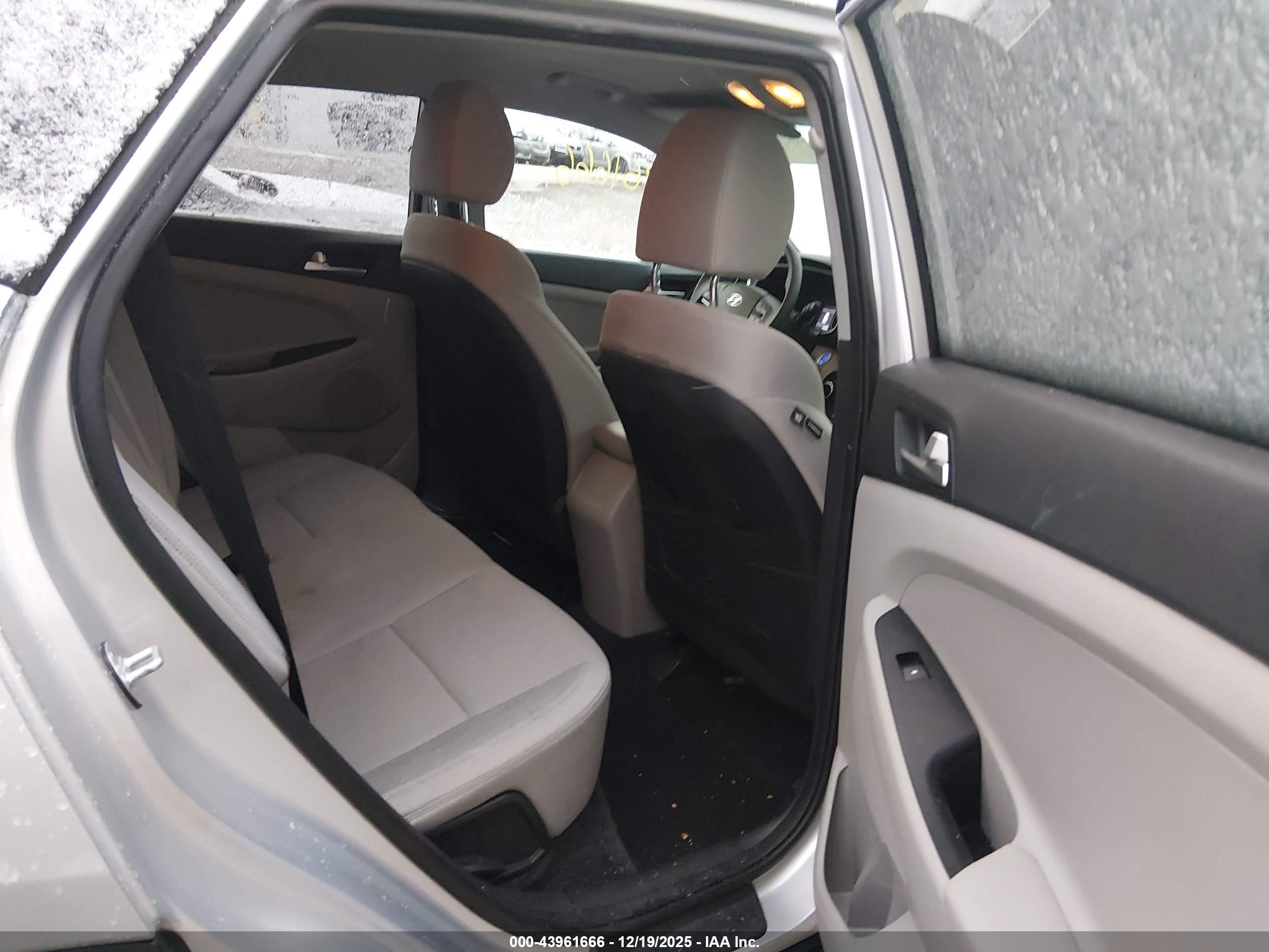 HYUNDAI TUCSON image 8