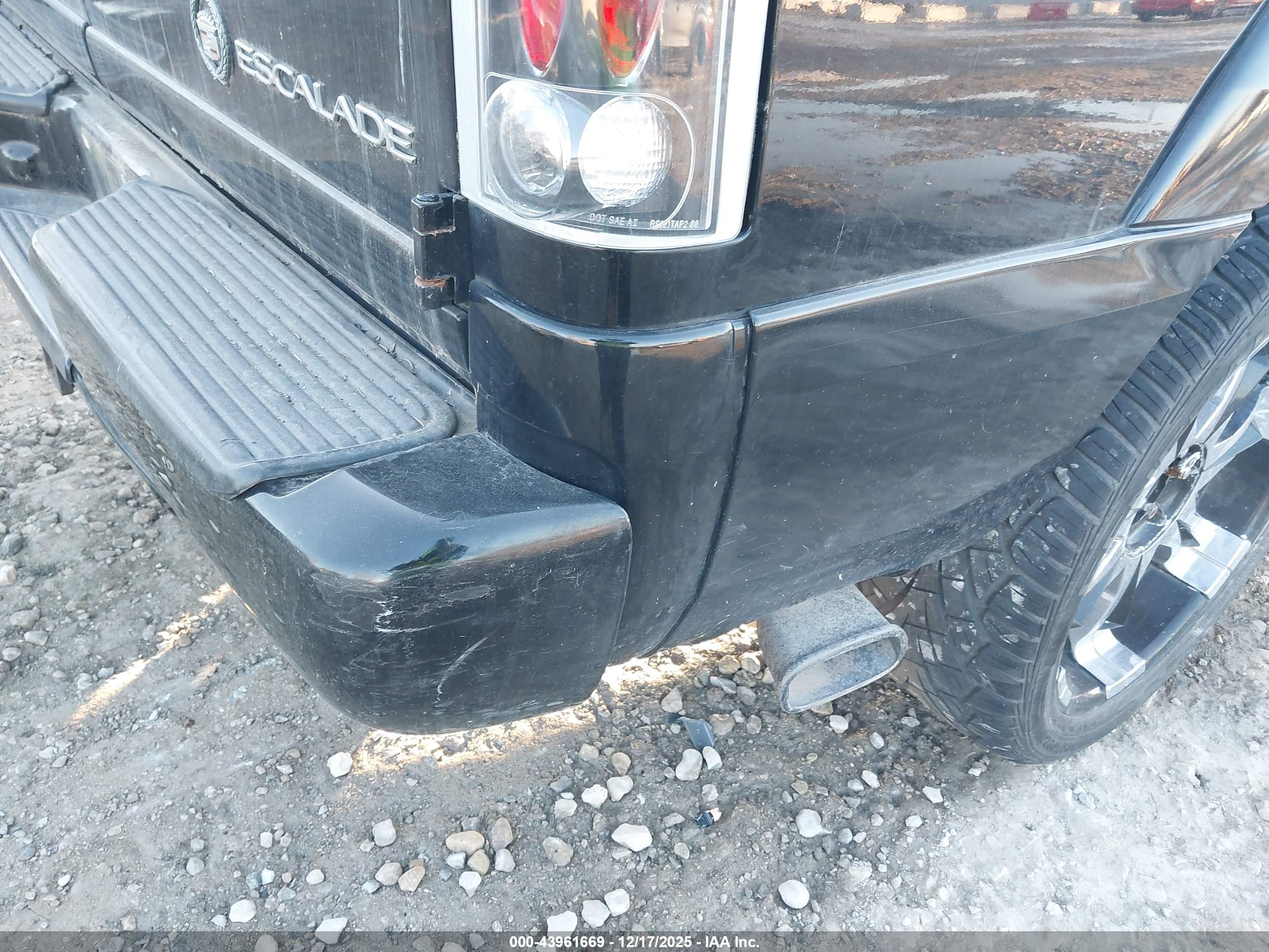 CADILLAC ESCALADE image 6