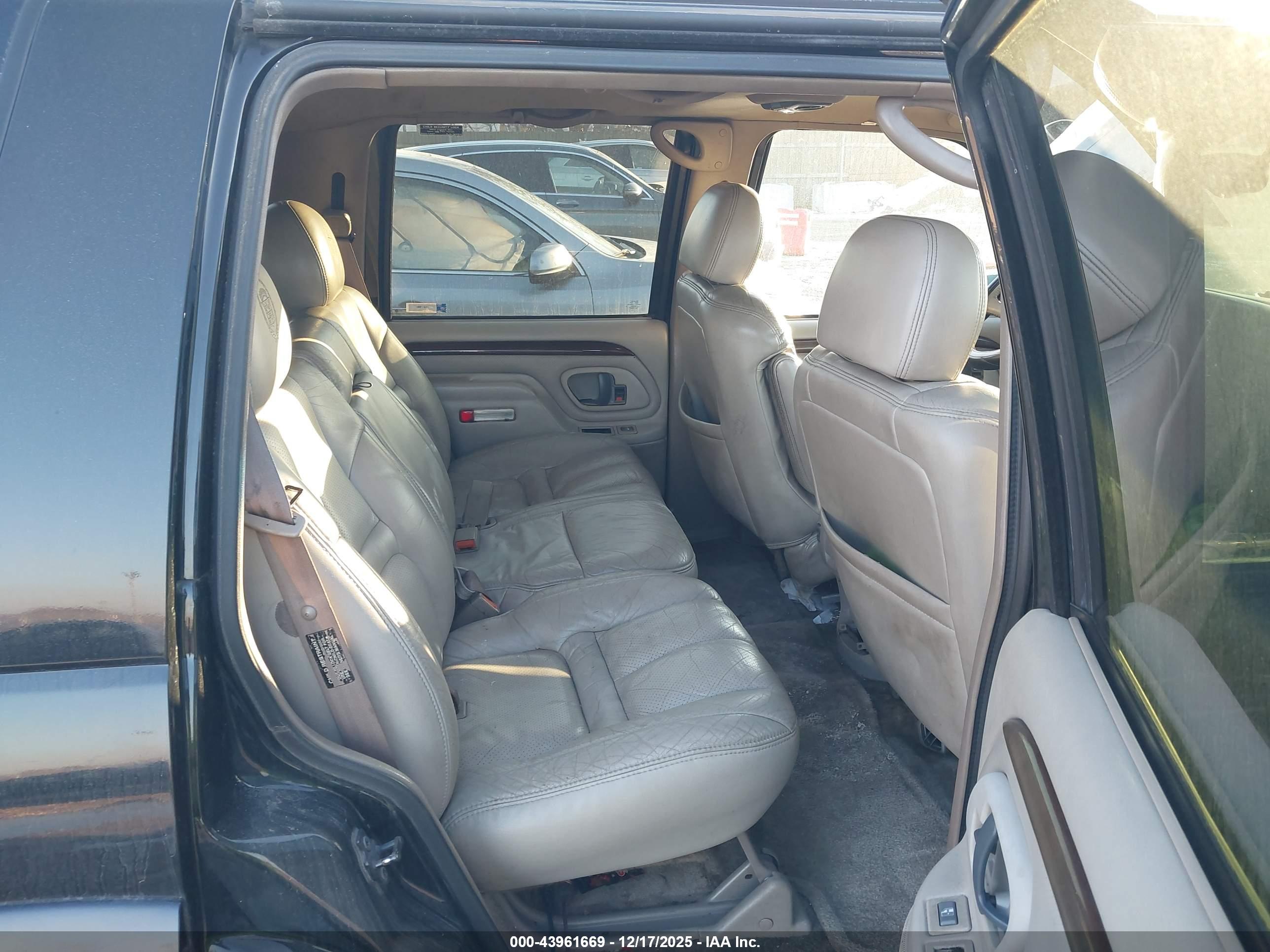 CADILLAC ESCALADE image 8