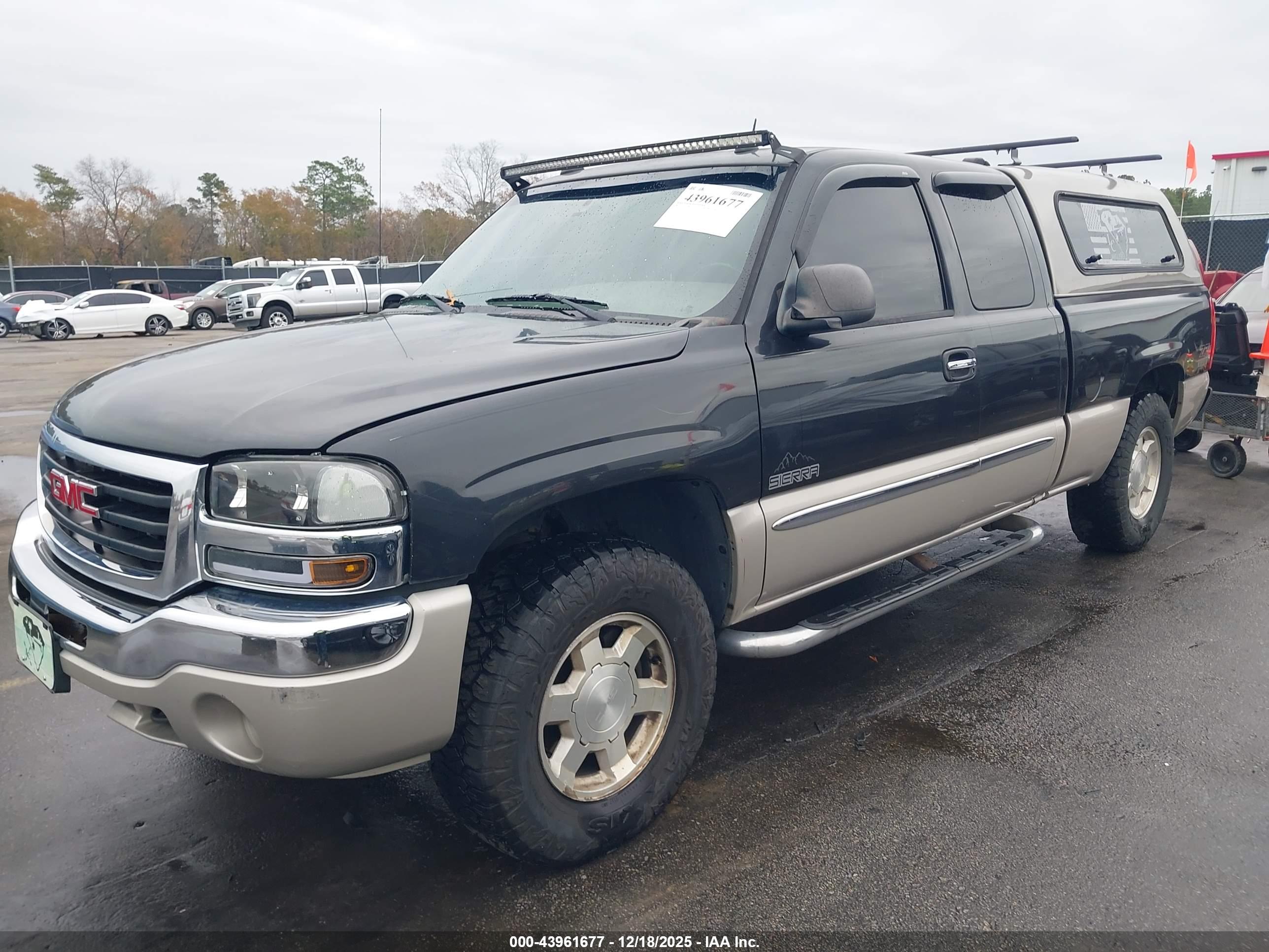 GMC SIERRA image 2