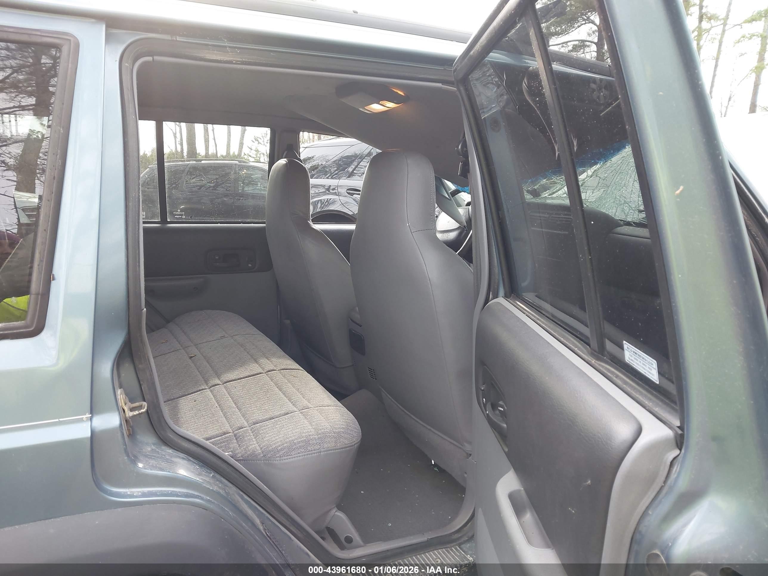 JEEP CHEROKEE image 8