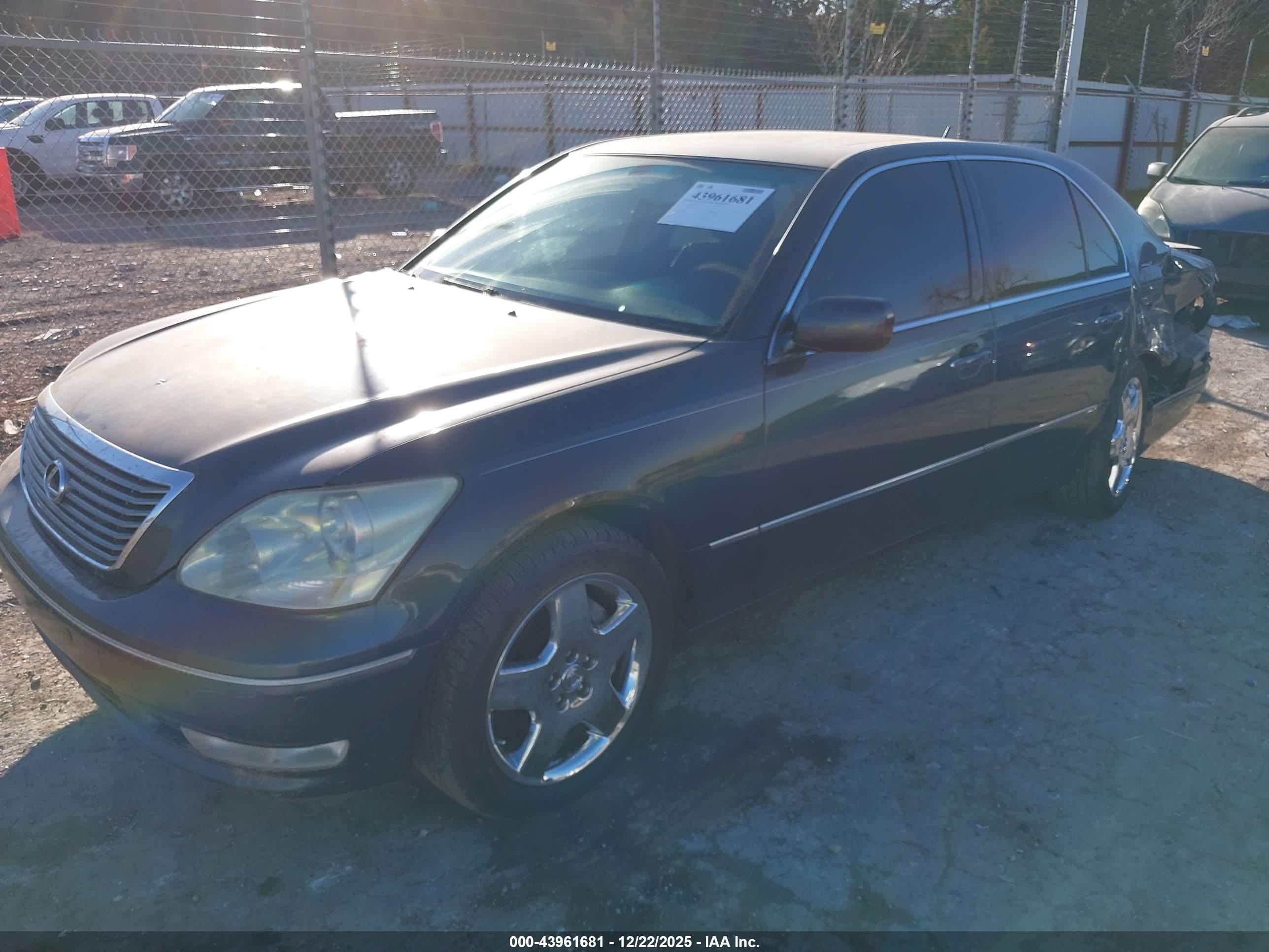 LEXUS LS image 2