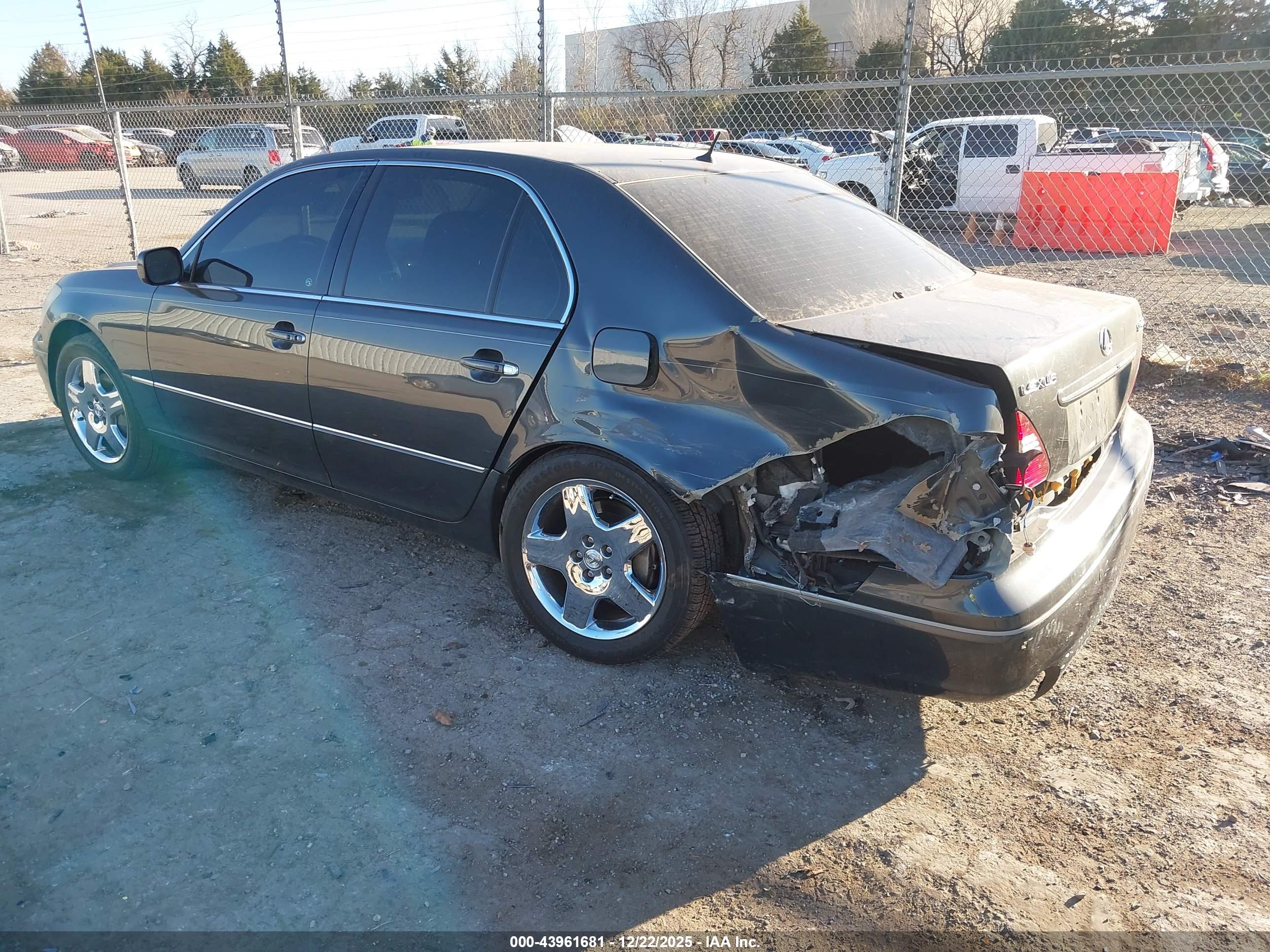 LEXUS LS image 3