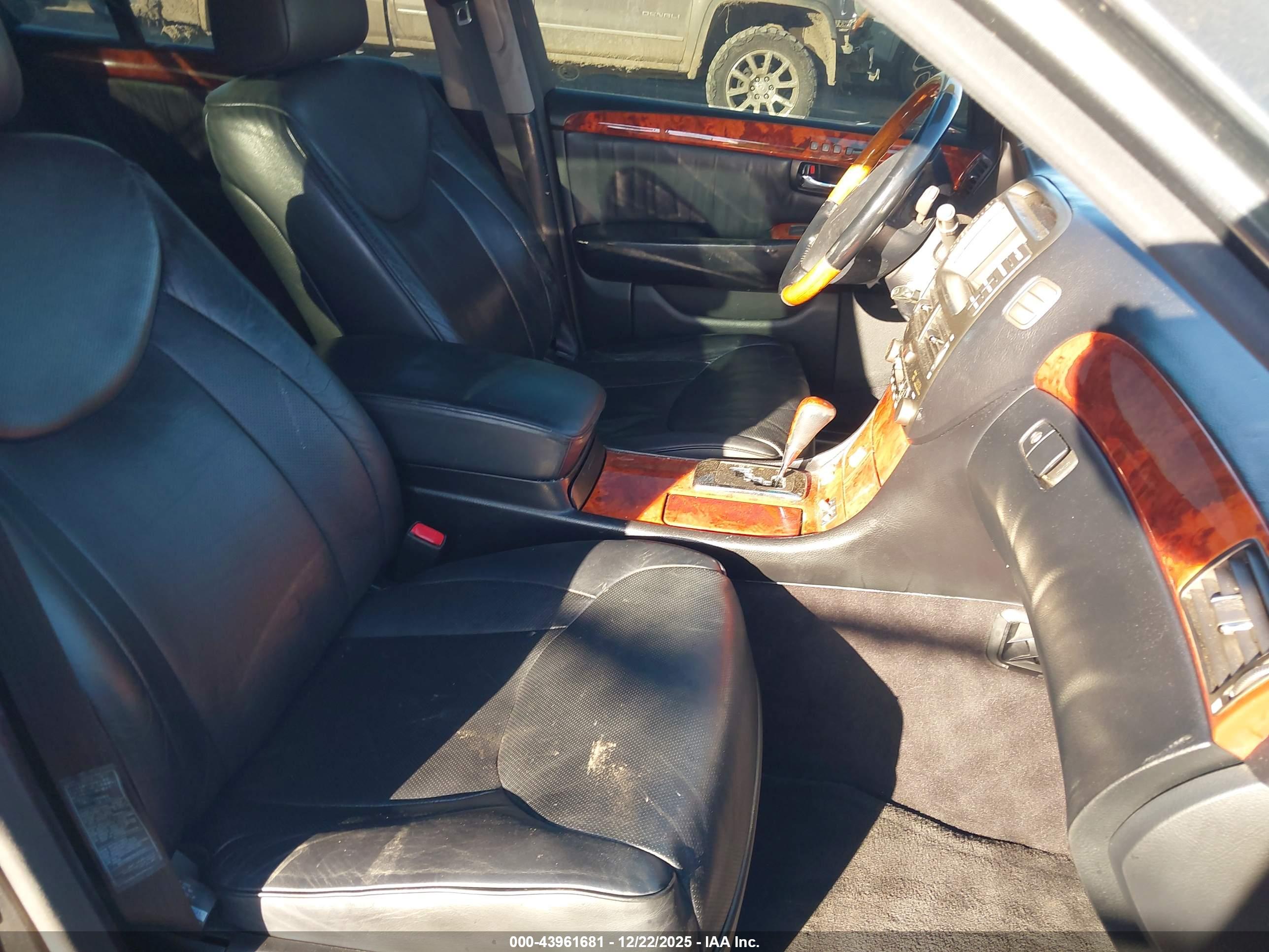LEXUS LS image 5