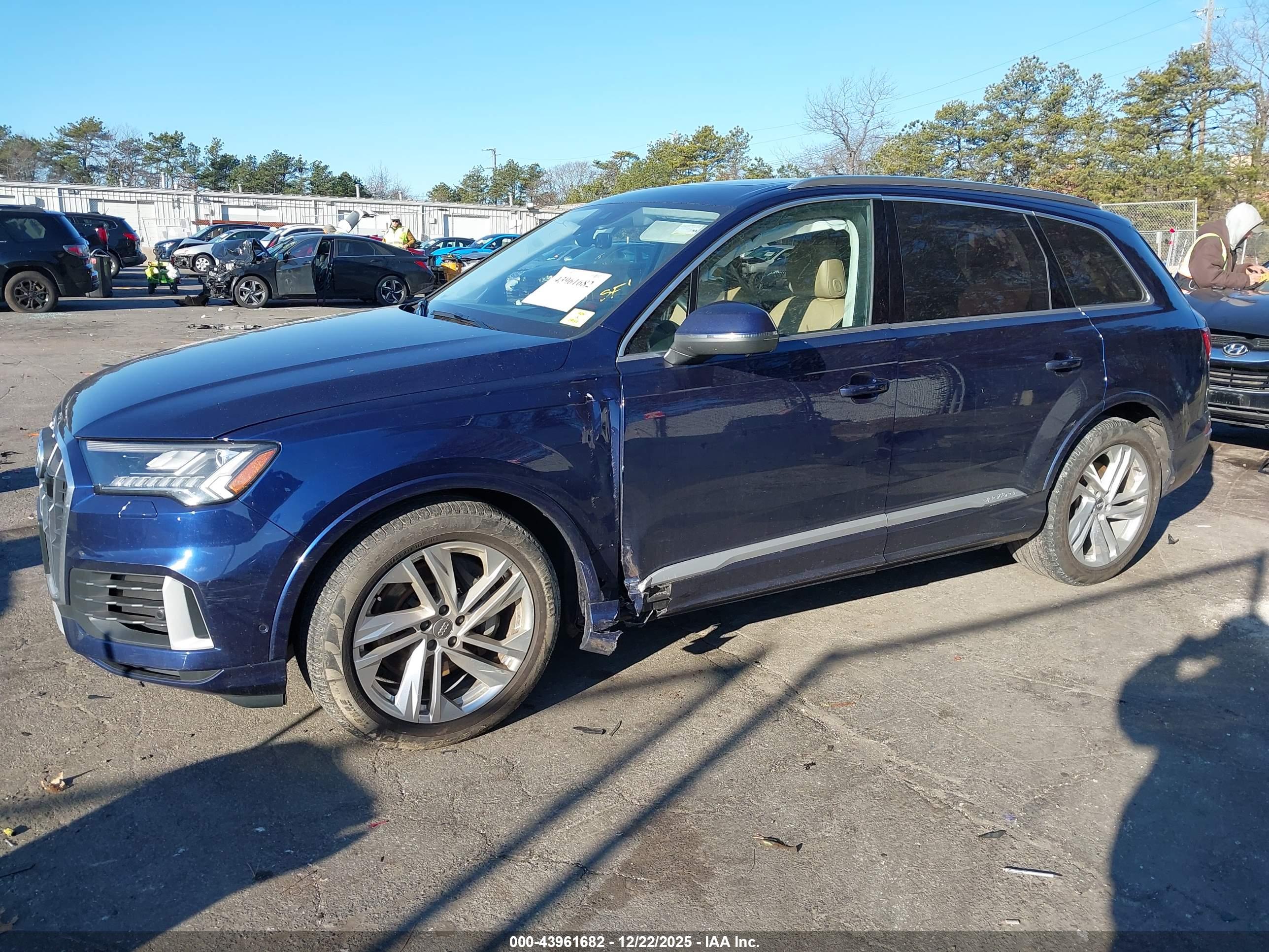 AUDI Q7 image 6