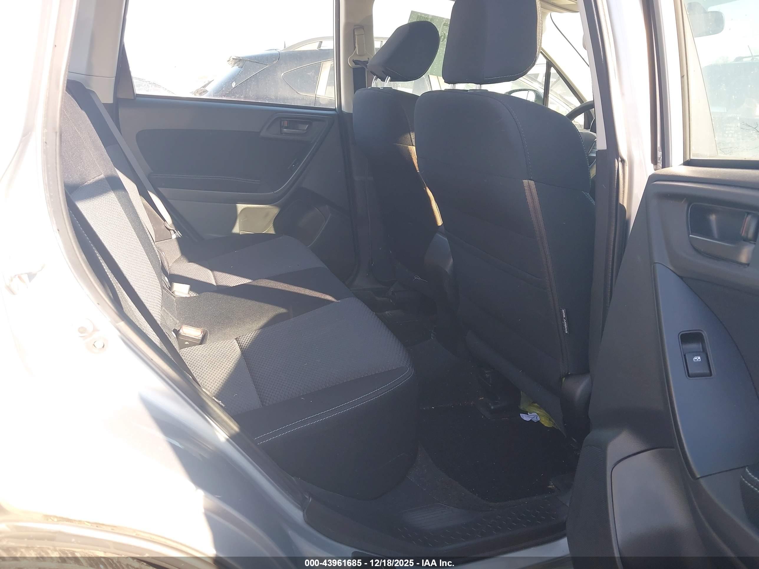 SUBARU FORESTER image 8