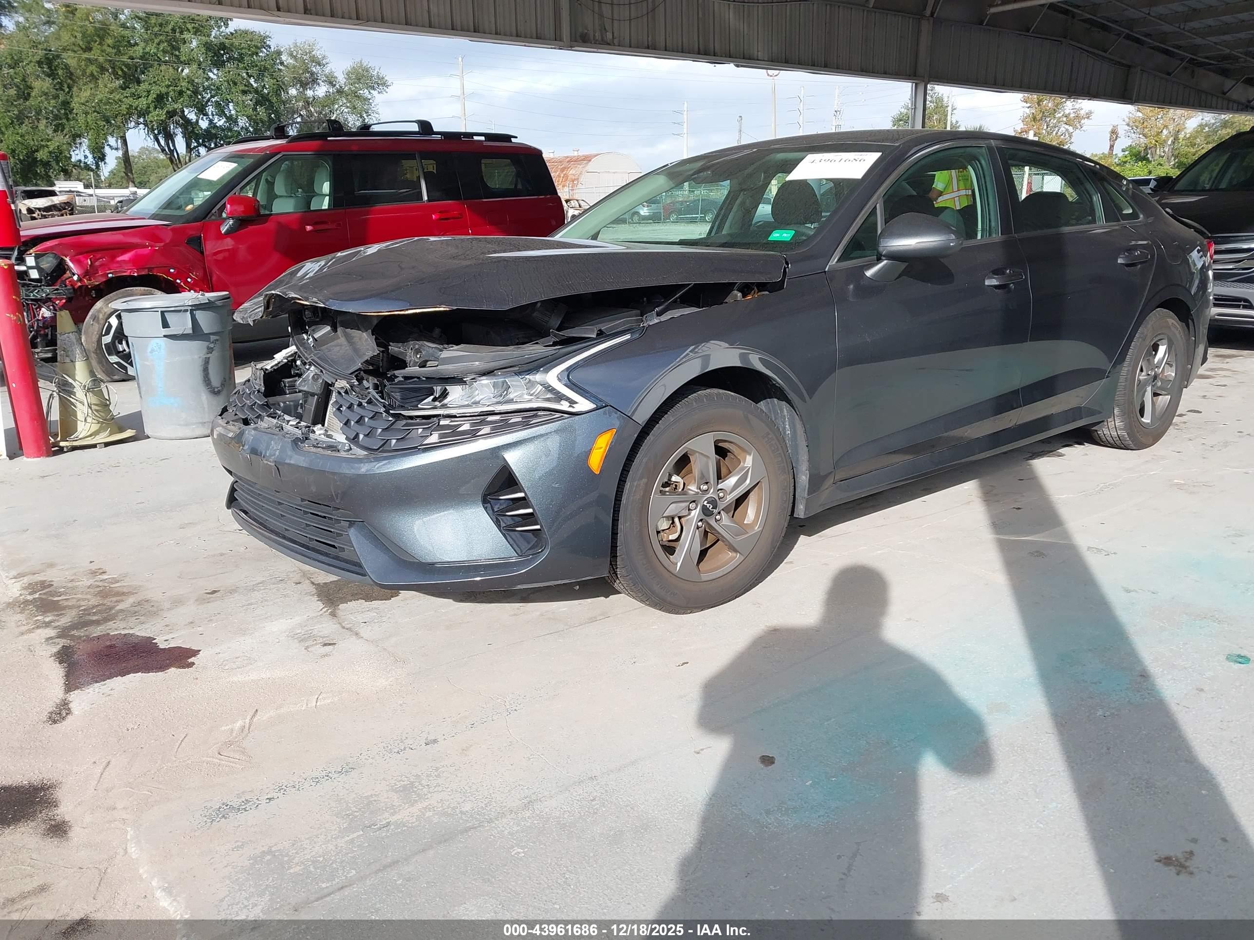 KIA K5 image 2