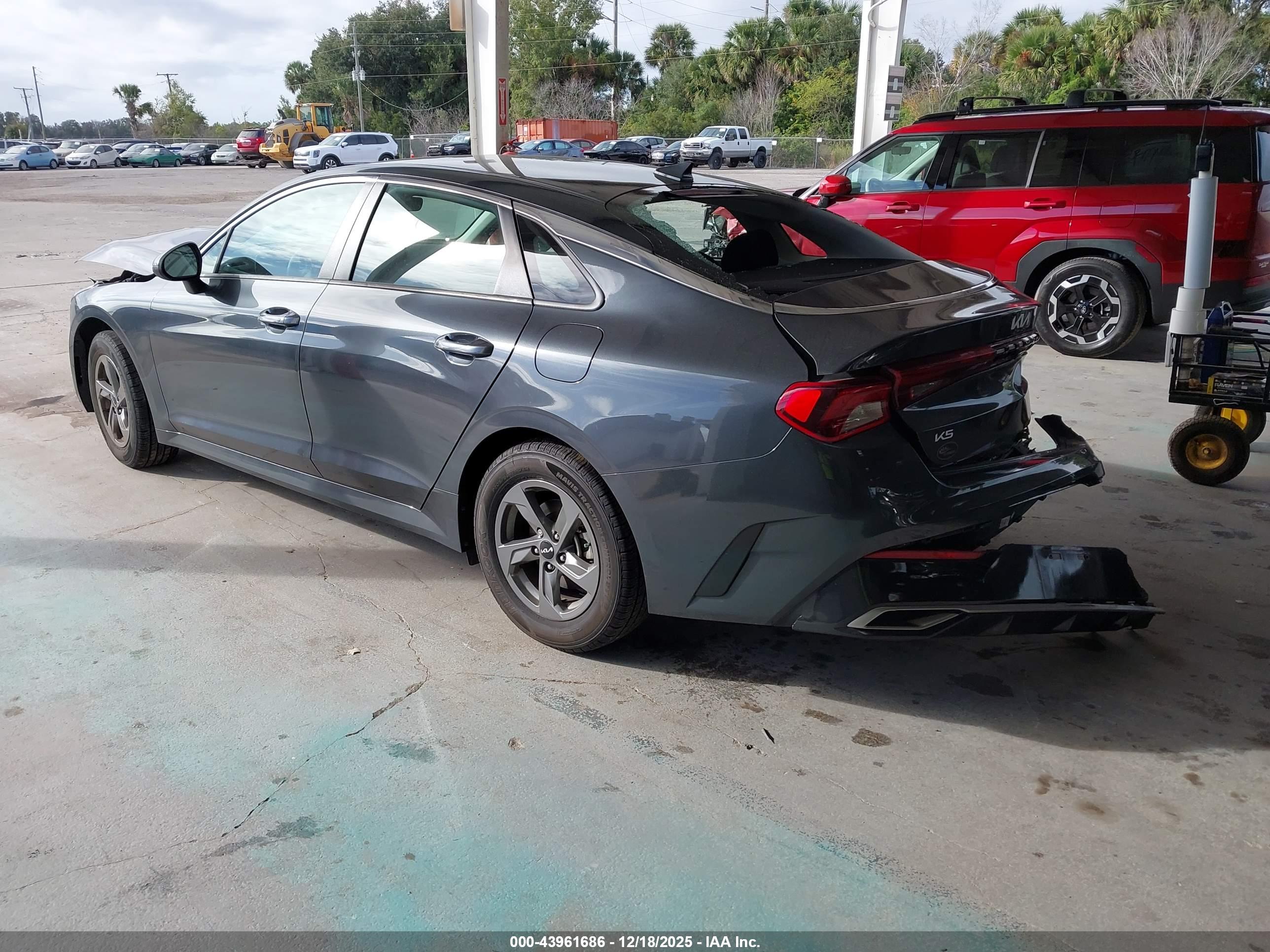 KIA K5 image 3
