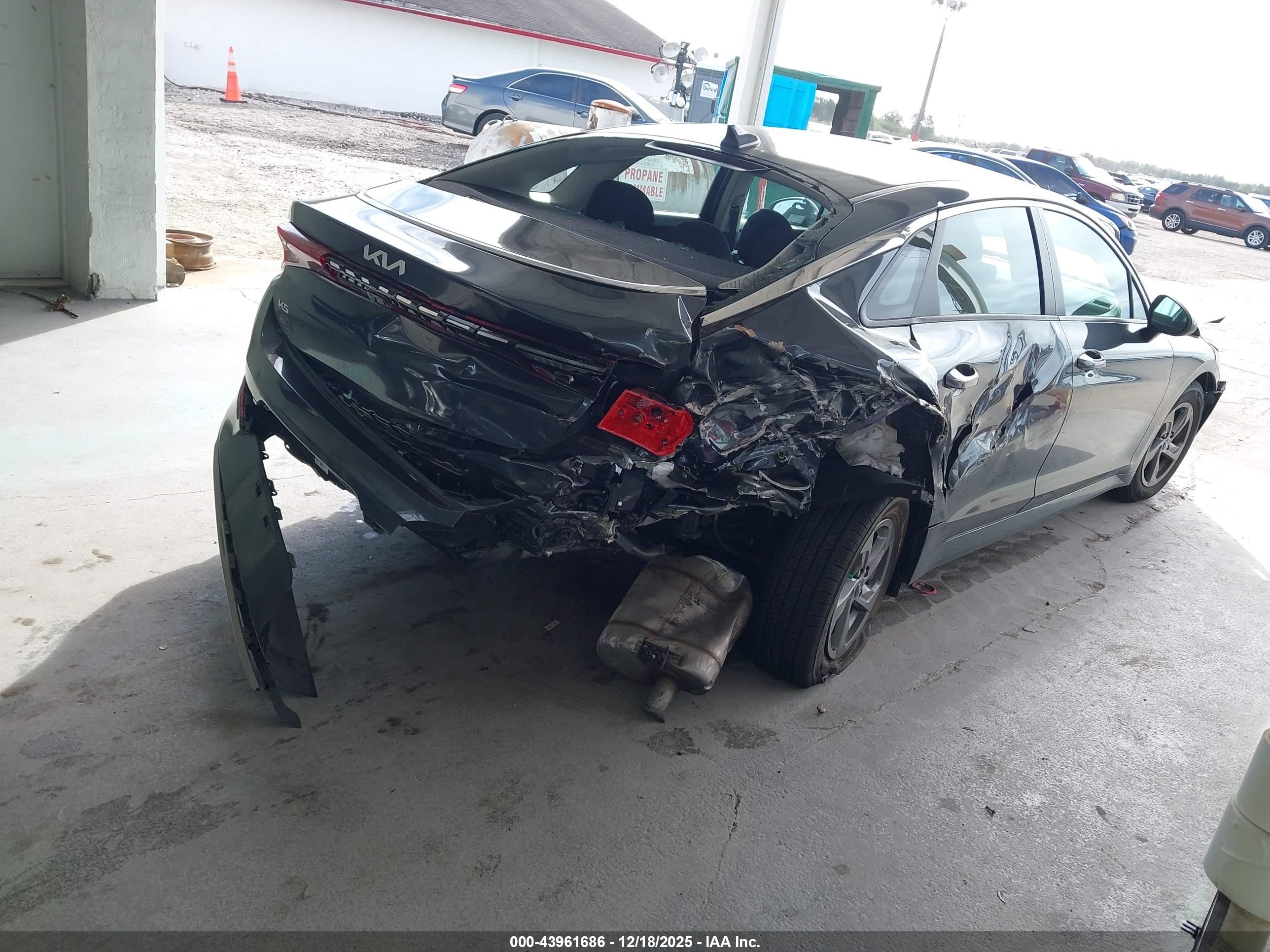 KIA K5 image 4