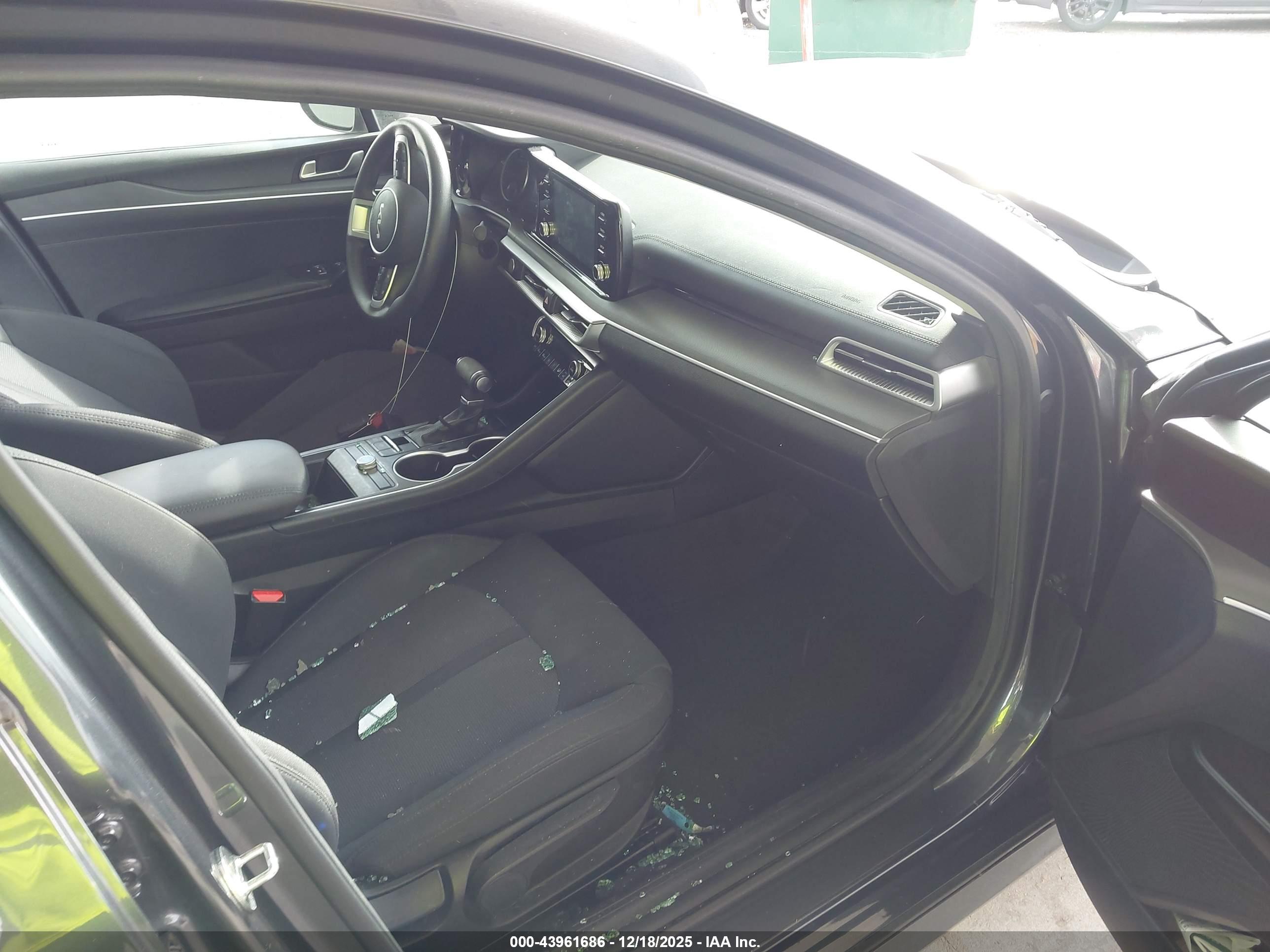 KIA K5 image 5