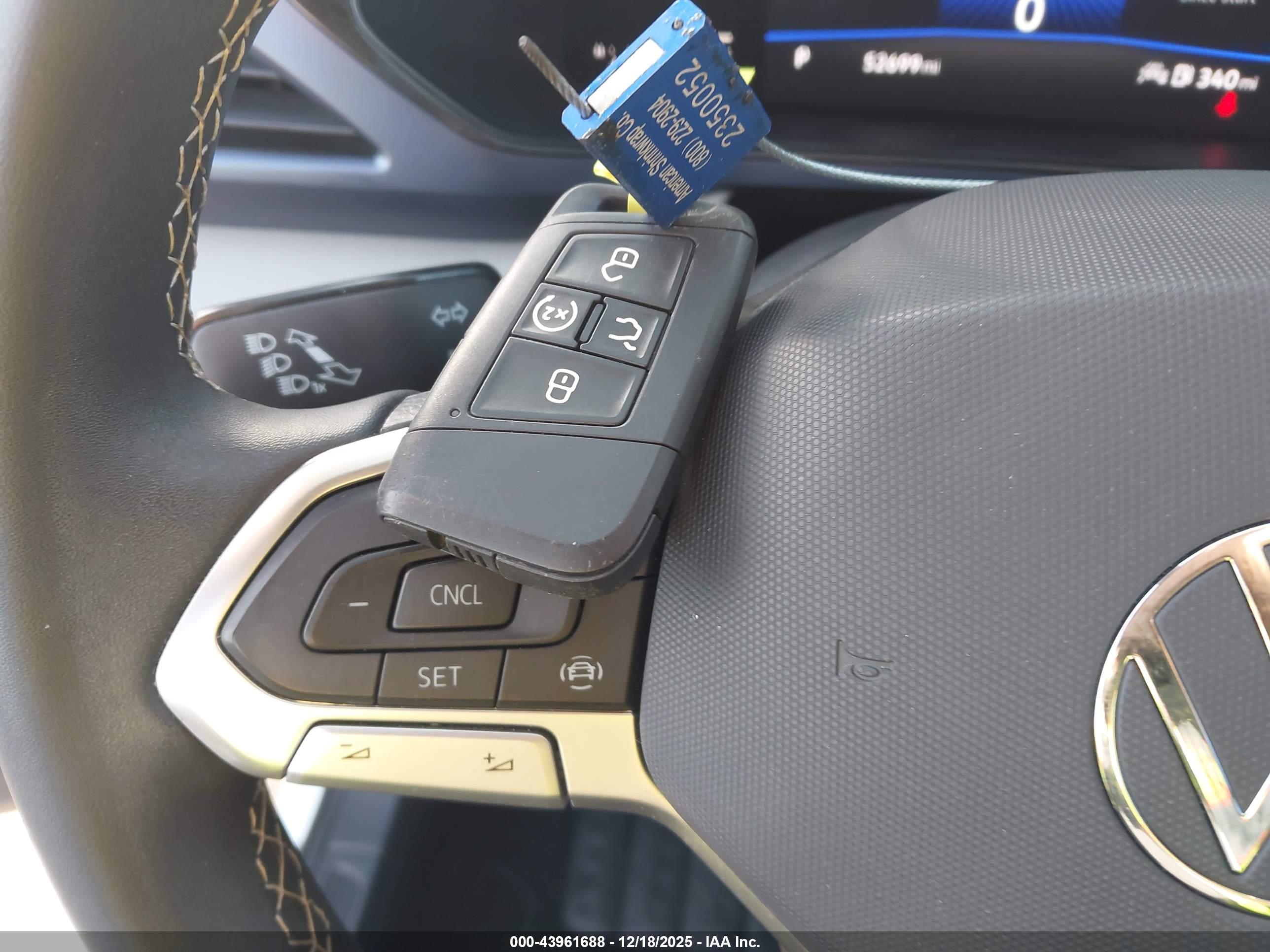 VOLKSWAGEN TAOS image 11