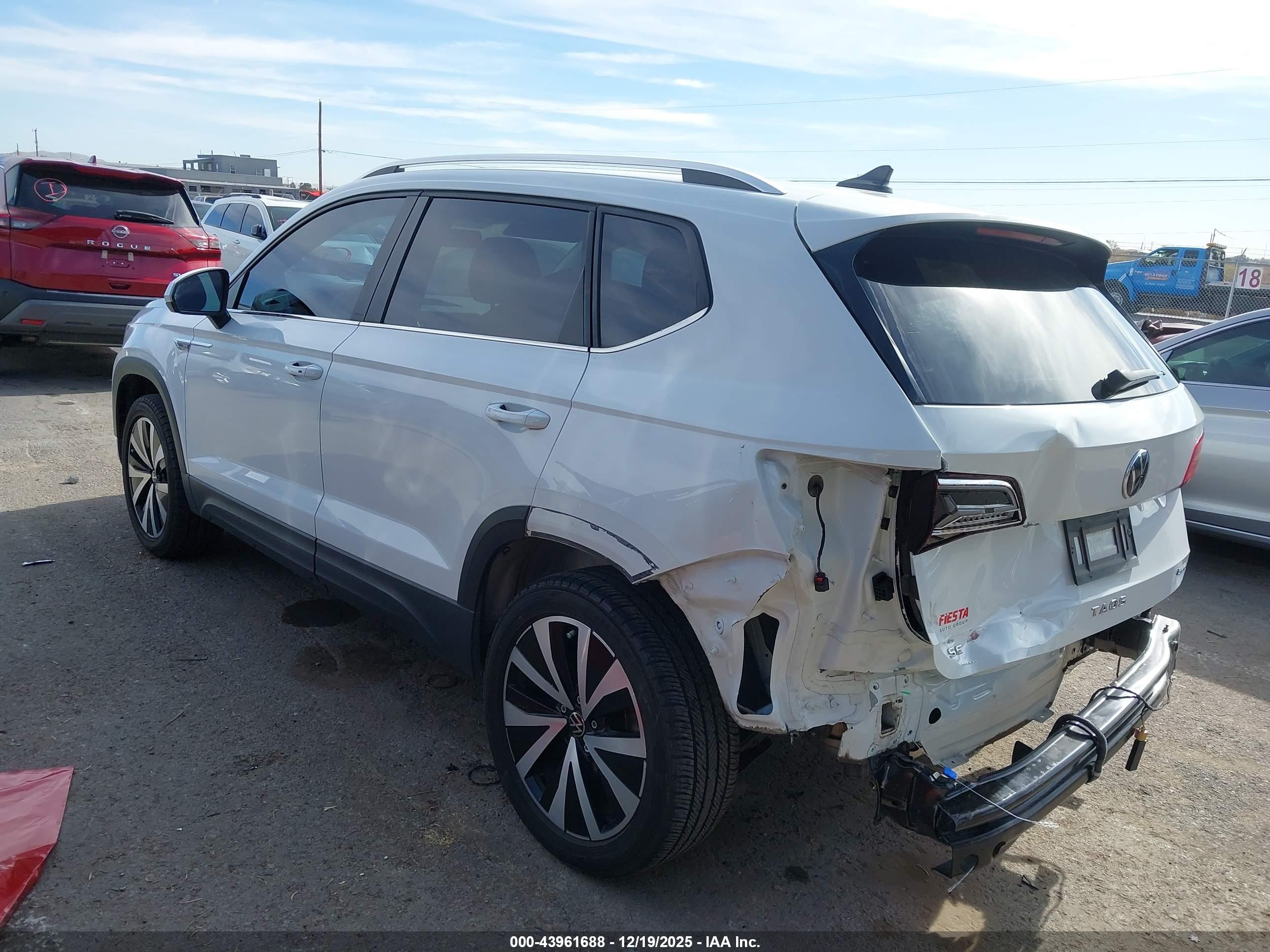 VOLKSWAGEN TAOS image 3
