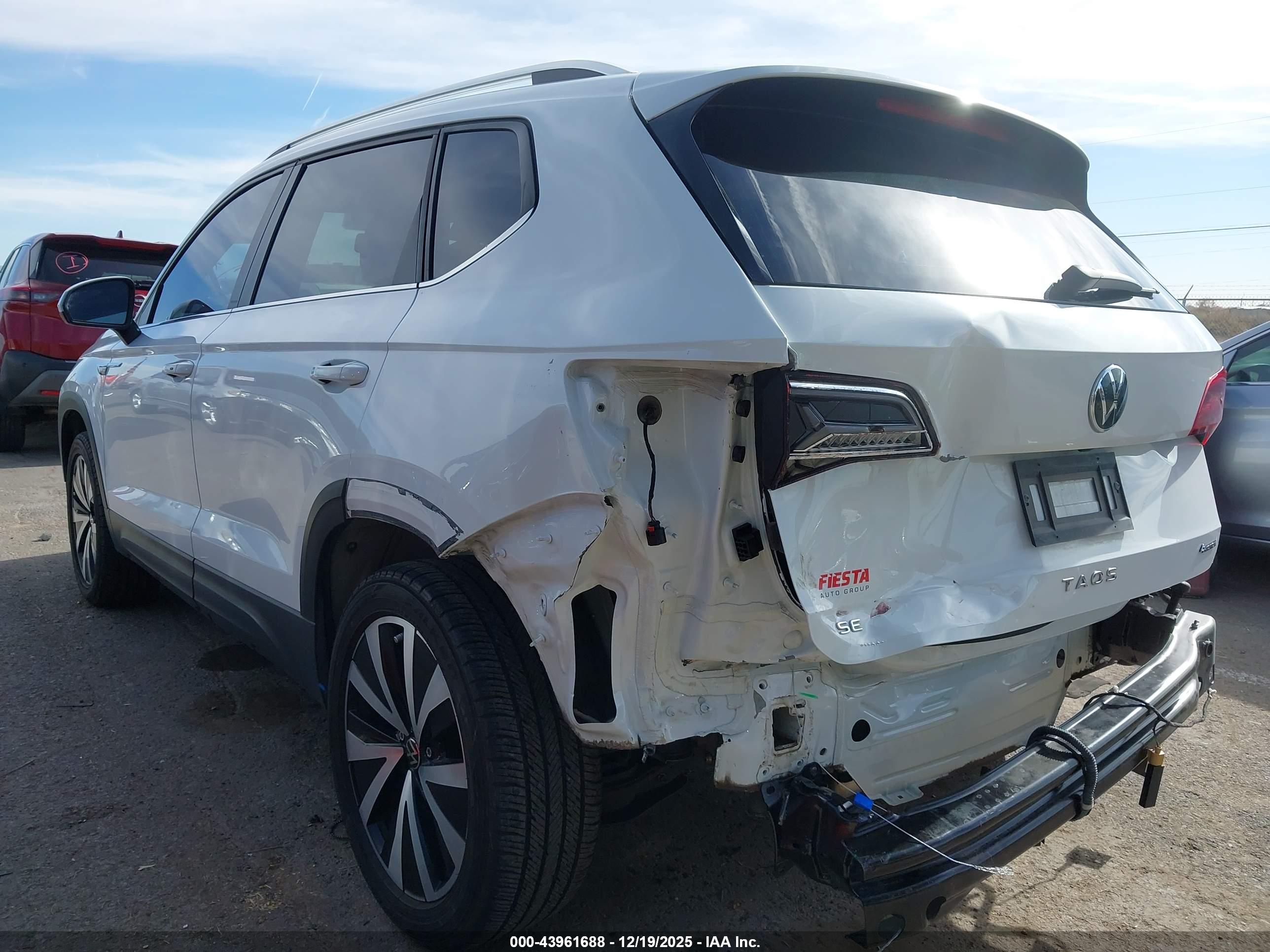 VOLKSWAGEN TAOS image 6