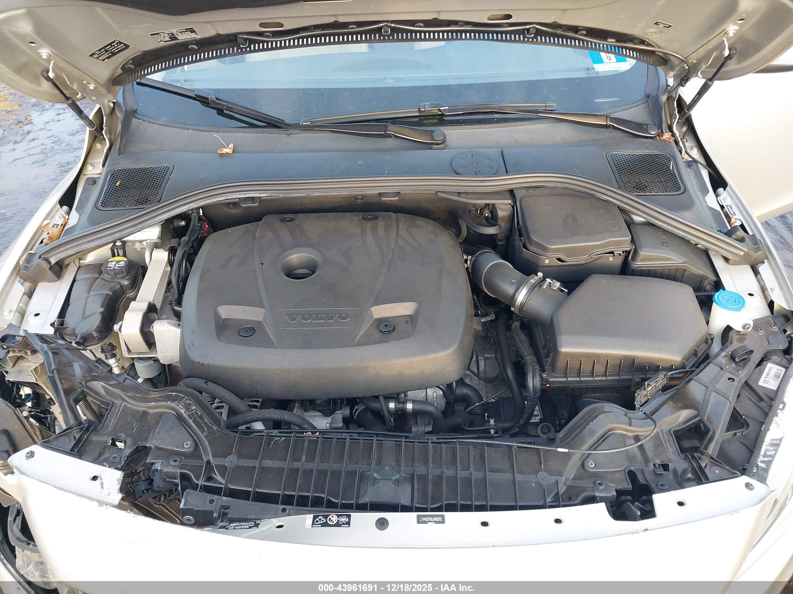 VOLVO S60 image 10