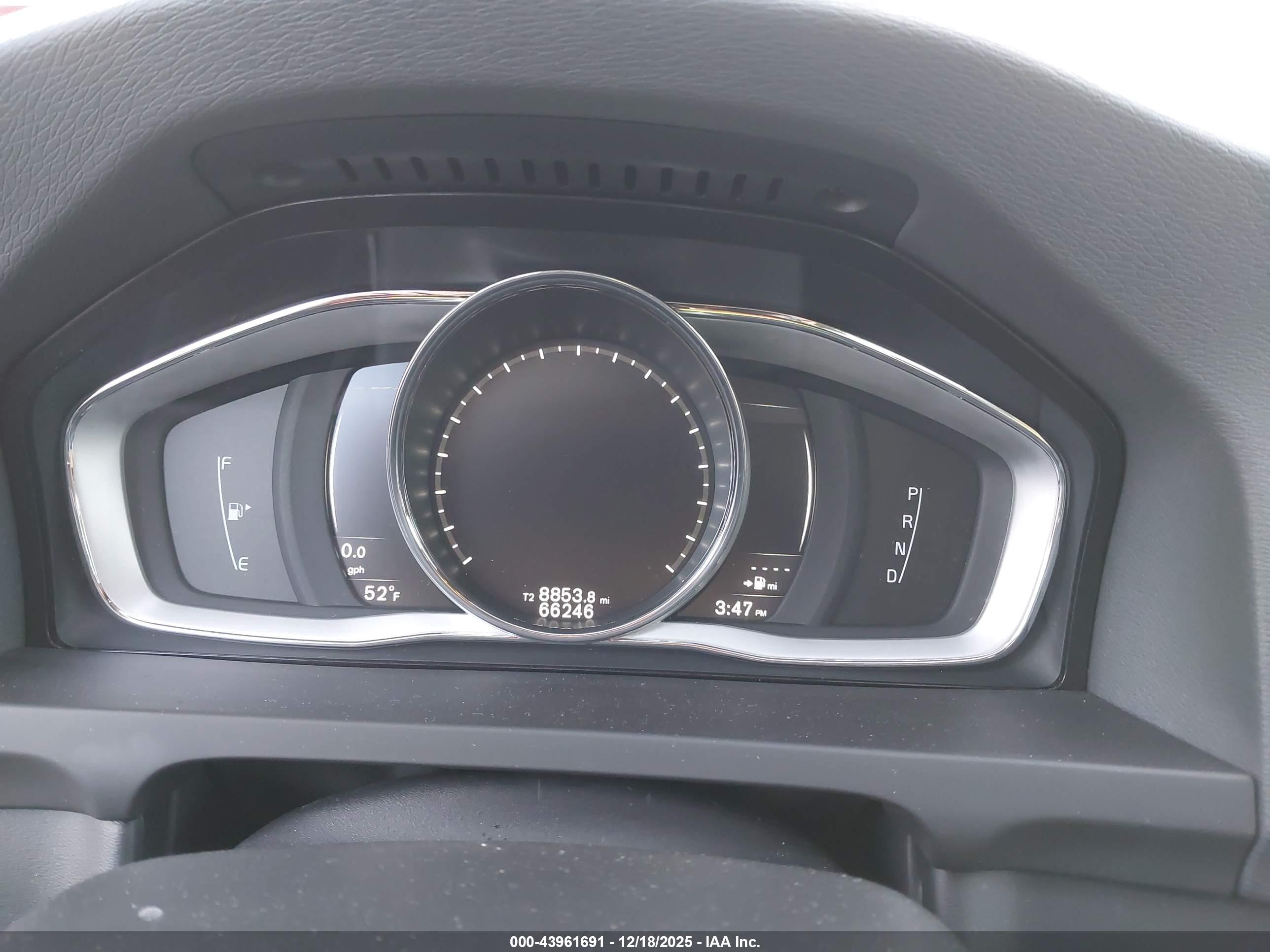 VOLVO S60 image 7