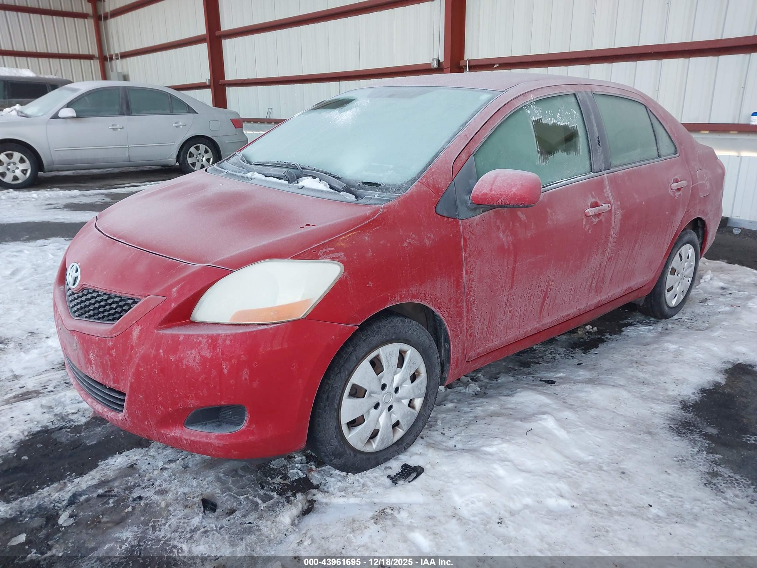 TOYOTA YARIS image 2