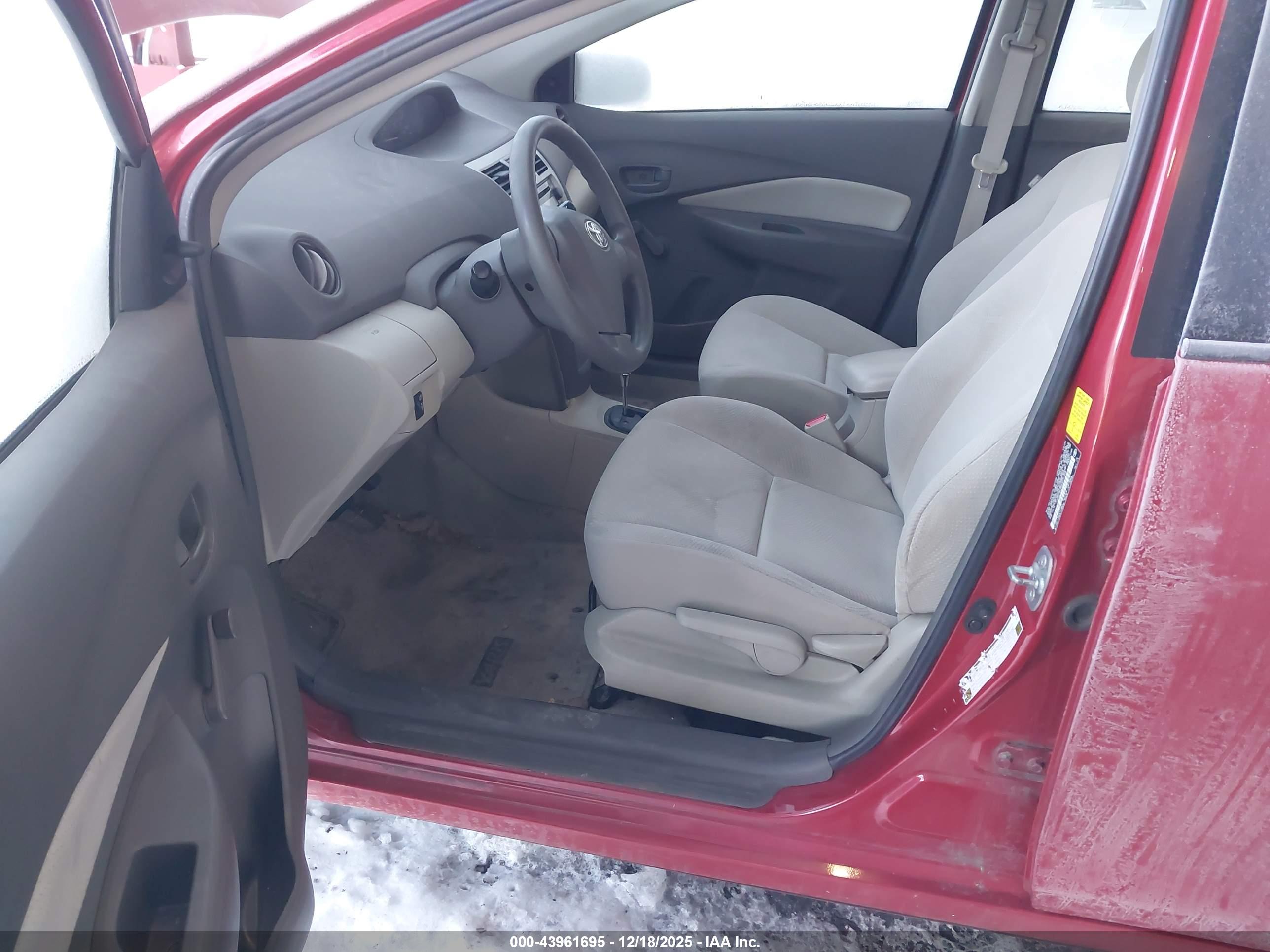 TOYOTA YARIS image 5
