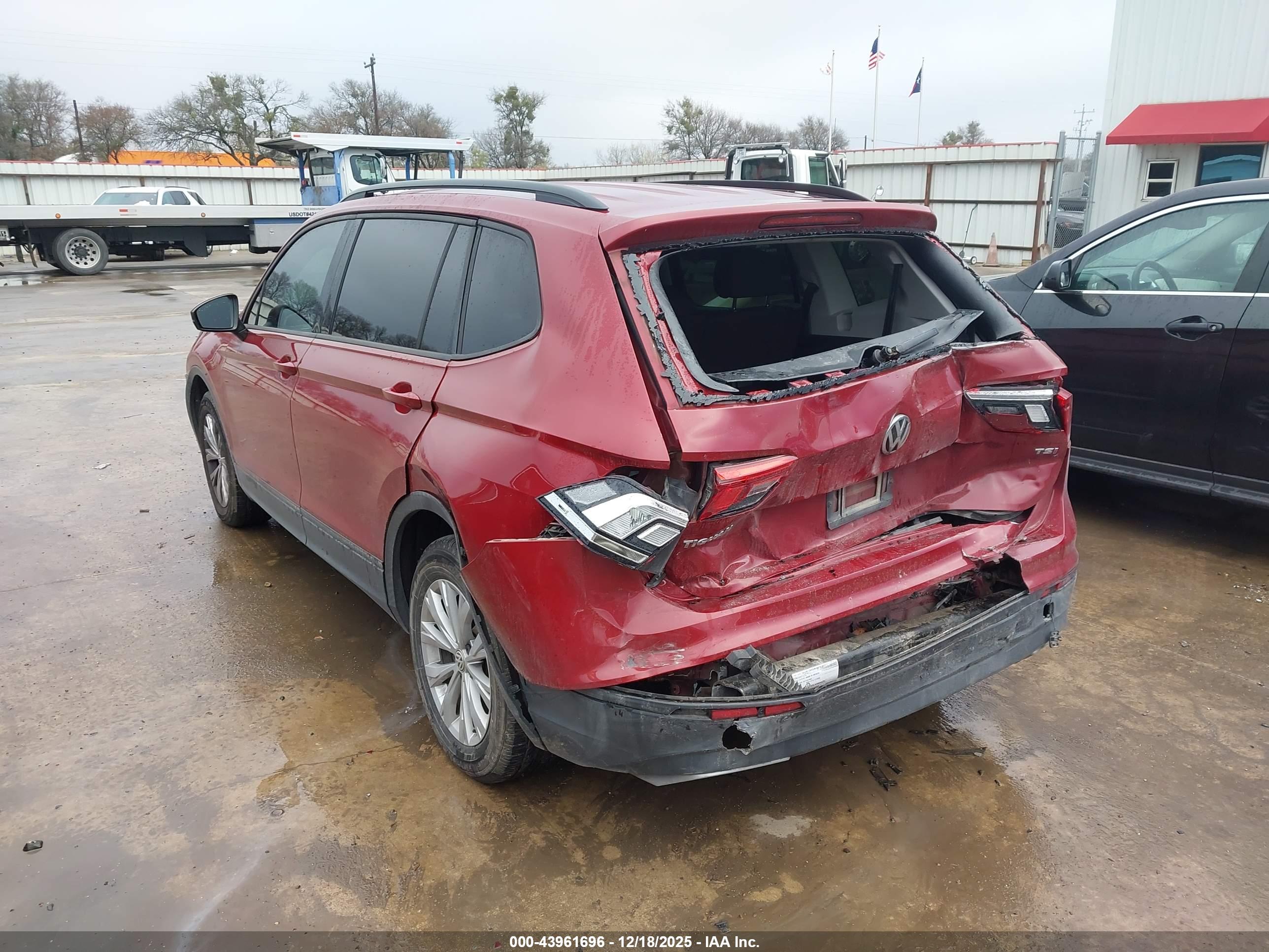 VOLKSWAGEN TIGUAN image 3