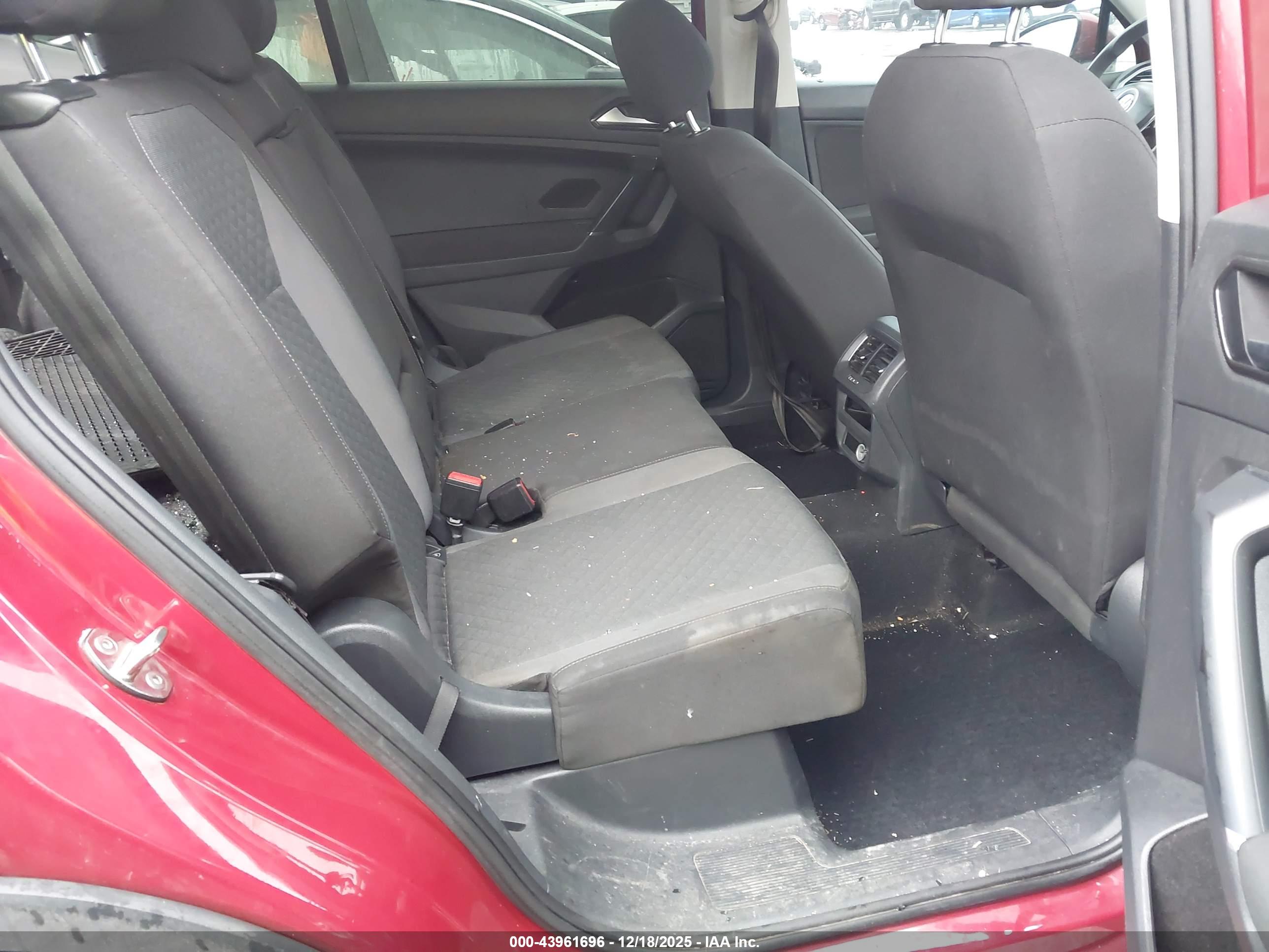 VOLKSWAGEN TIGUAN image 8