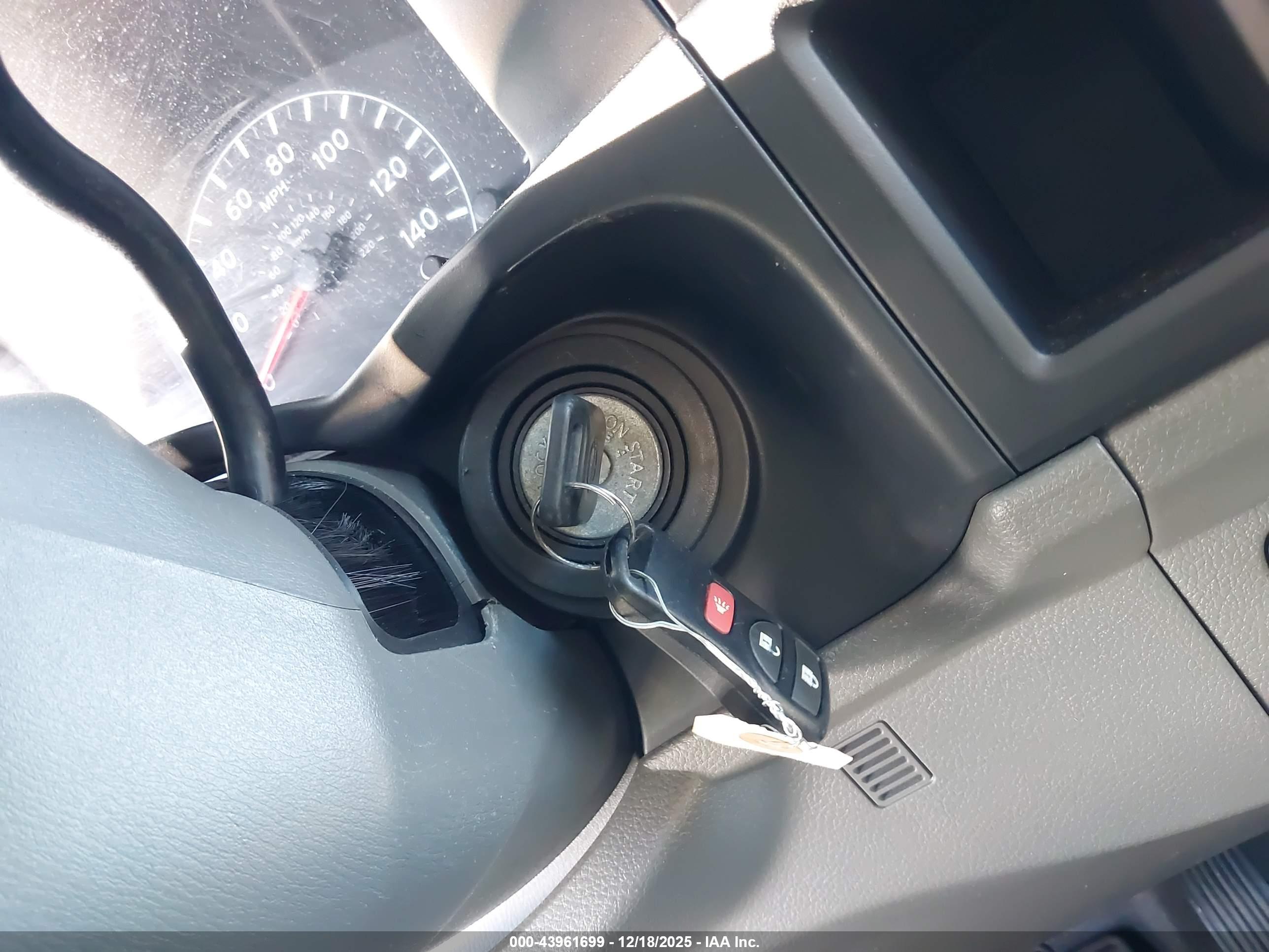 NISSAN NV image 11