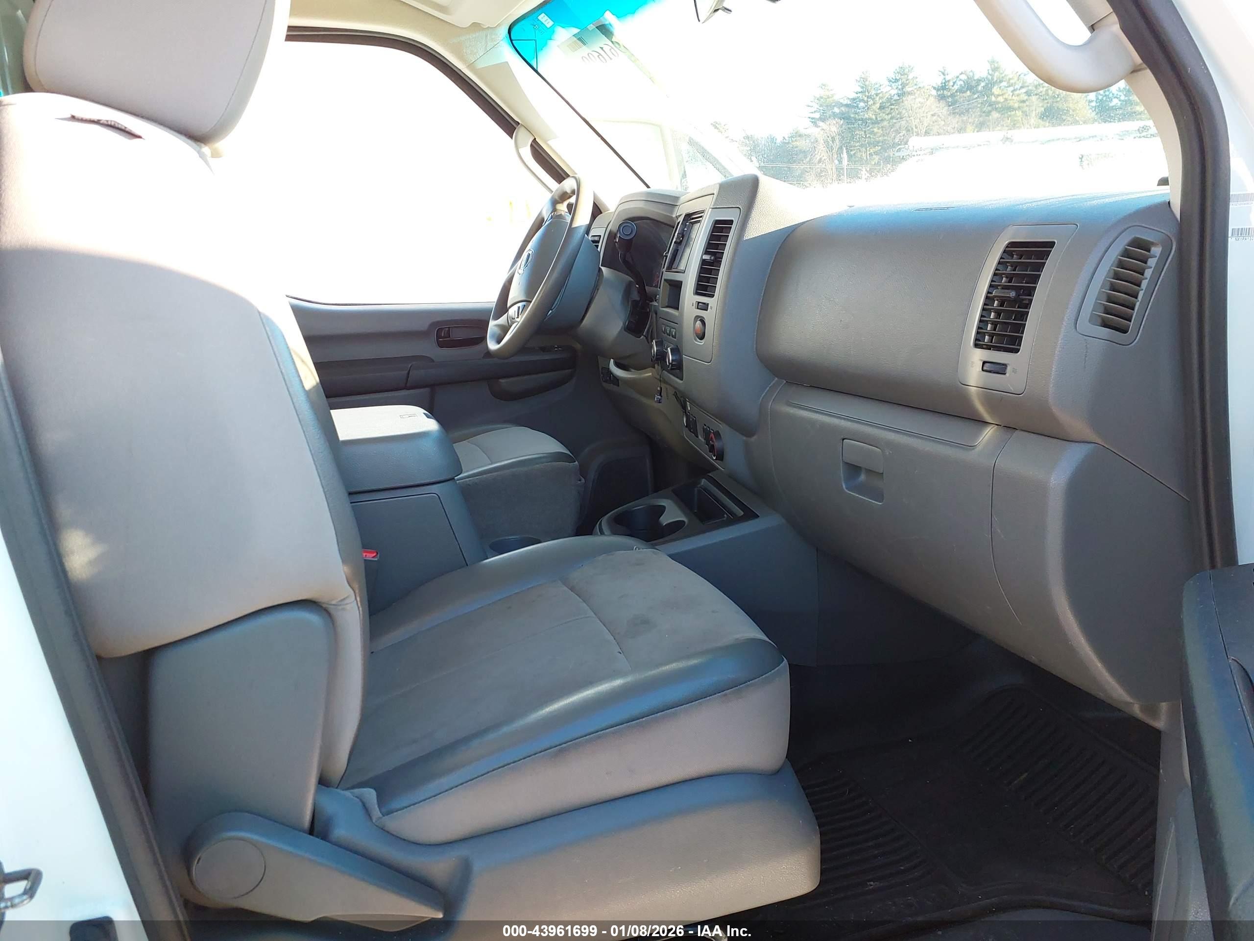 NISSAN NV image 5