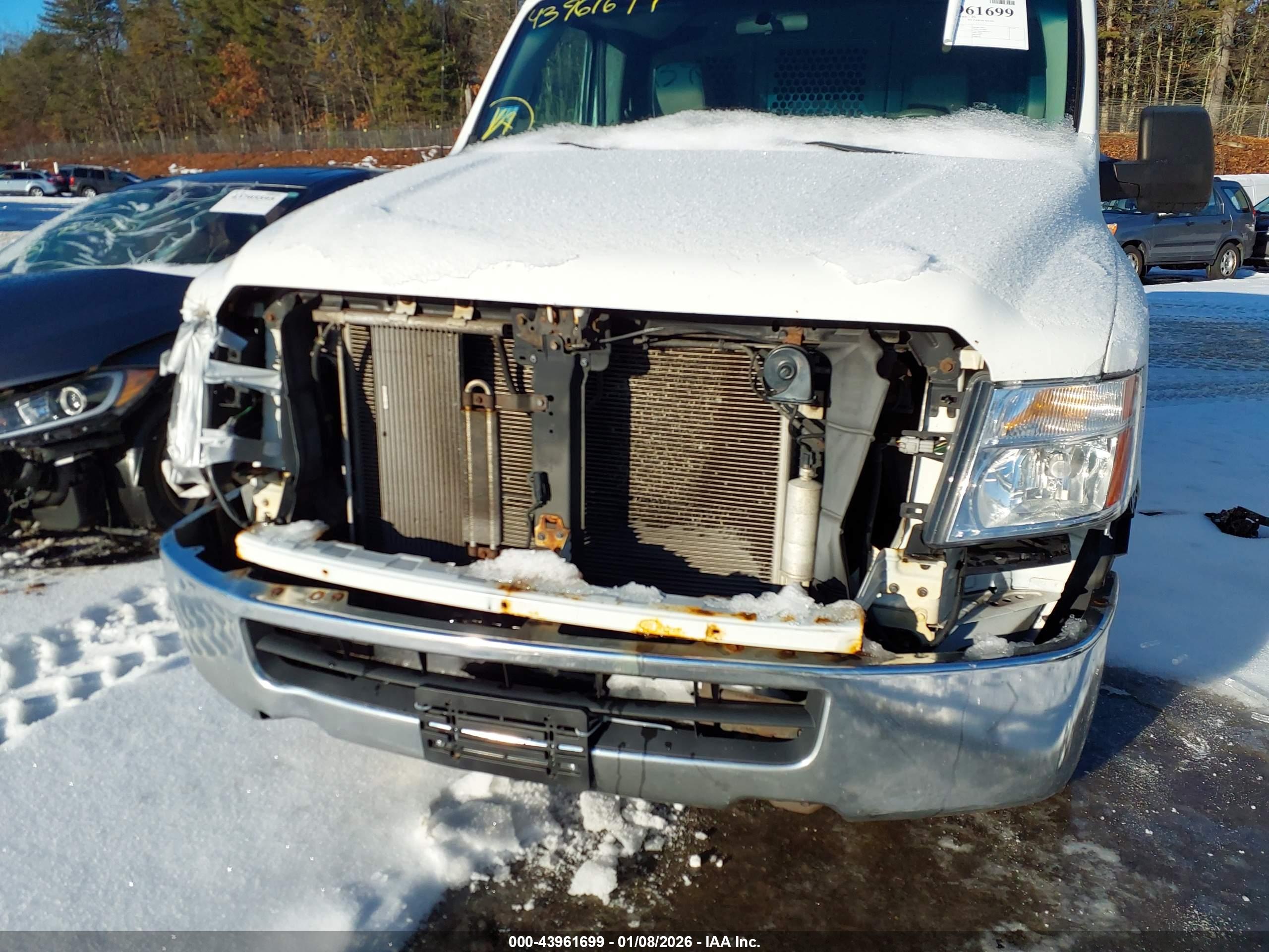 NISSAN NV image 6