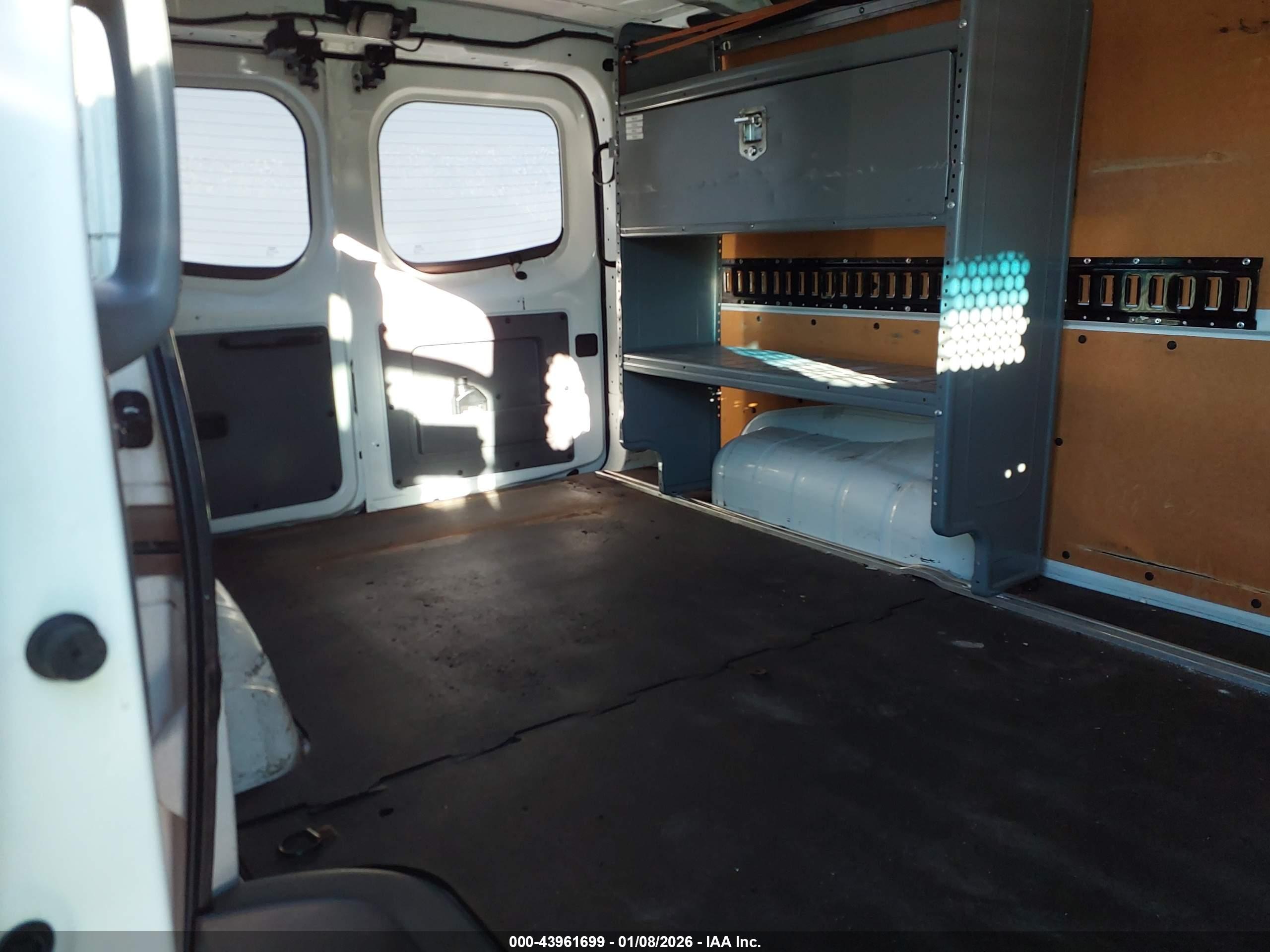 NISSAN NV image 8