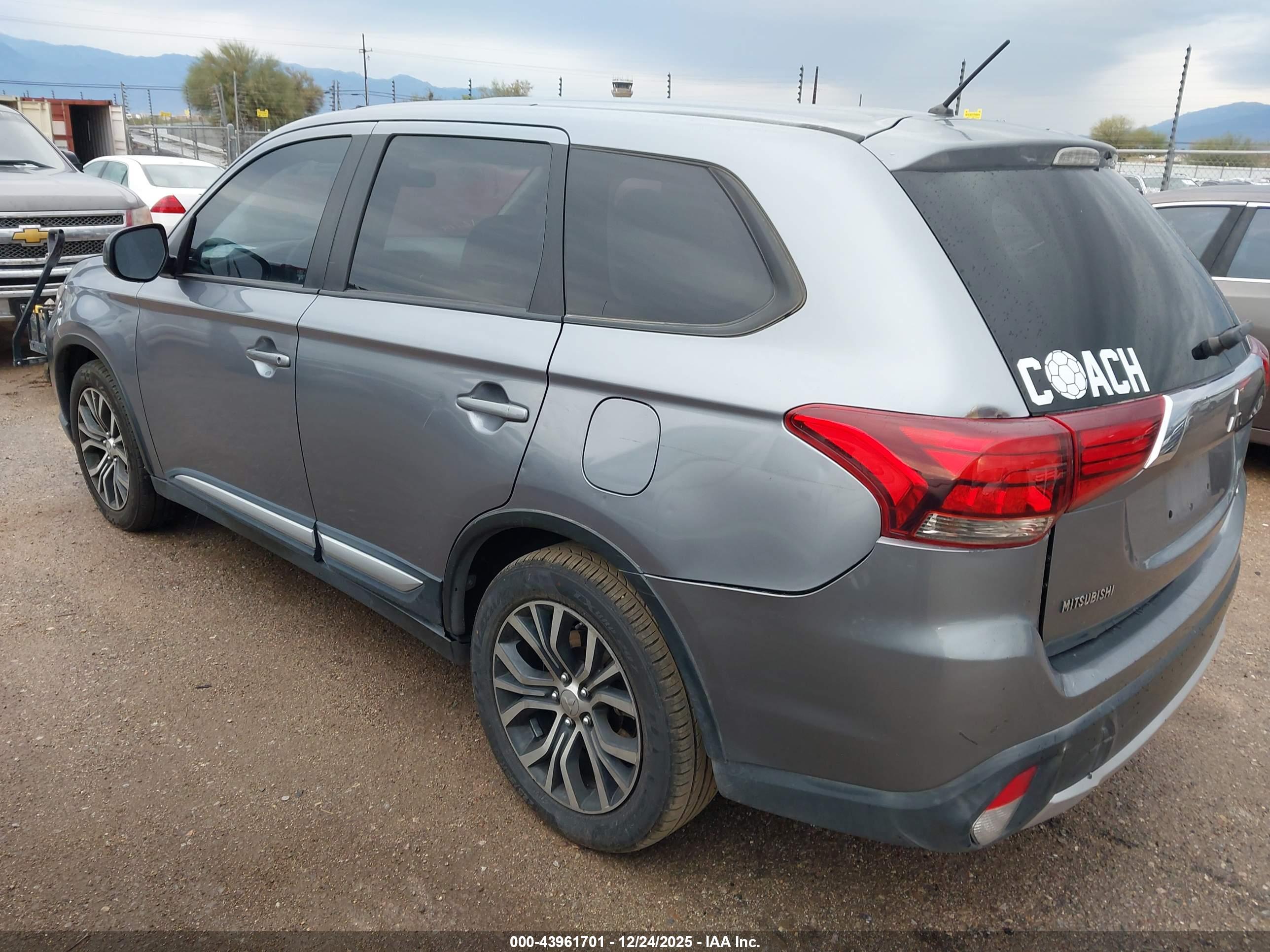 MITSUBISHI OUTLANDER image 3