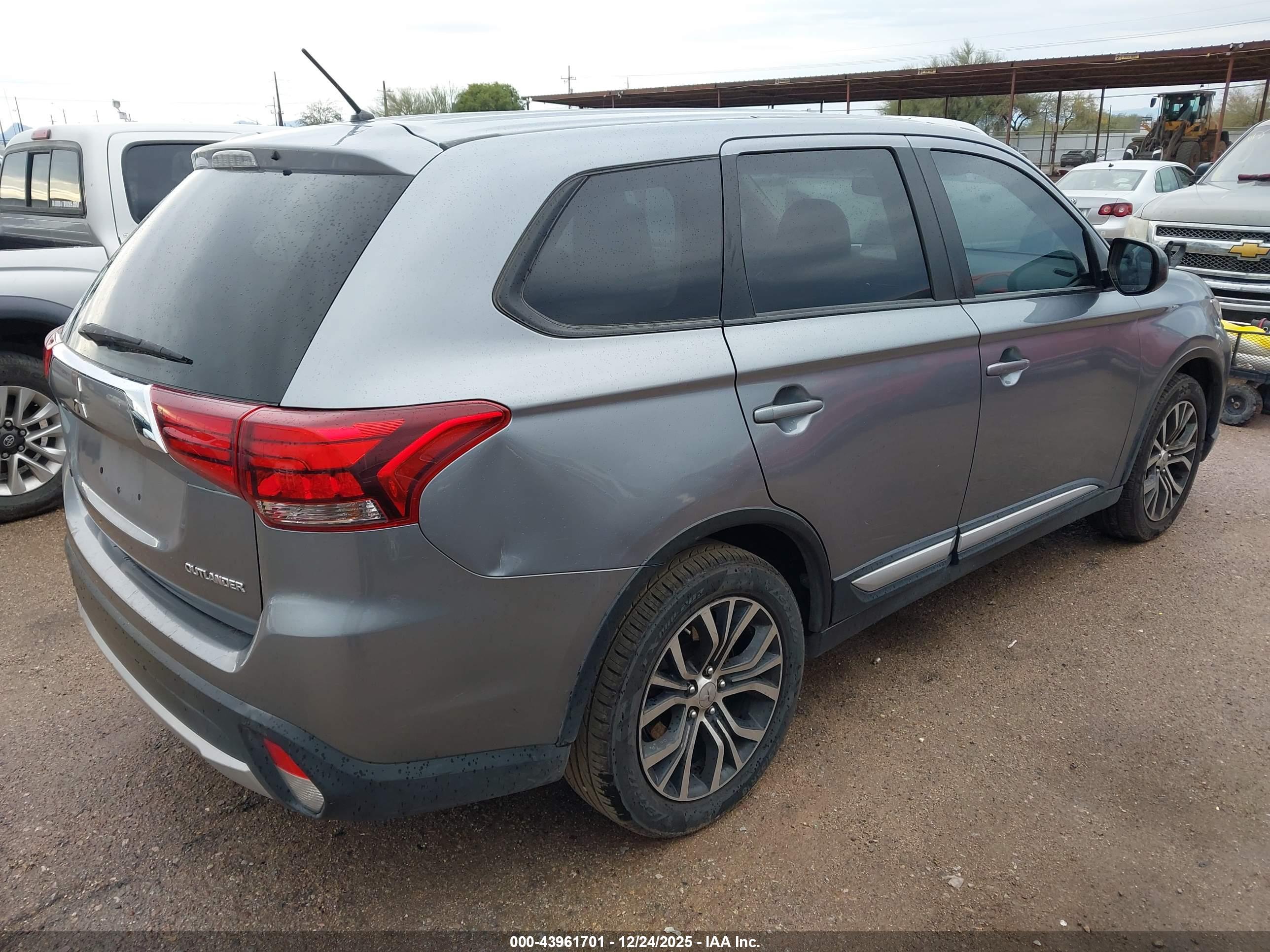 MITSUBISHI OUTLANDER image 4