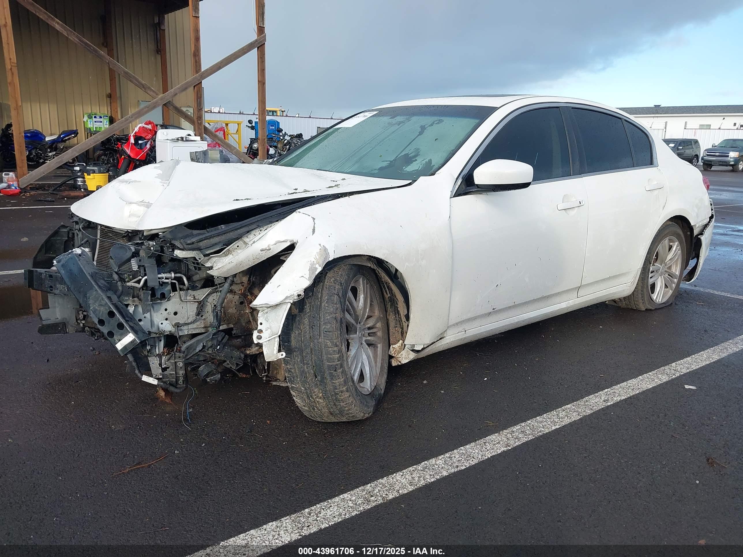 INFINITI G37 image 2