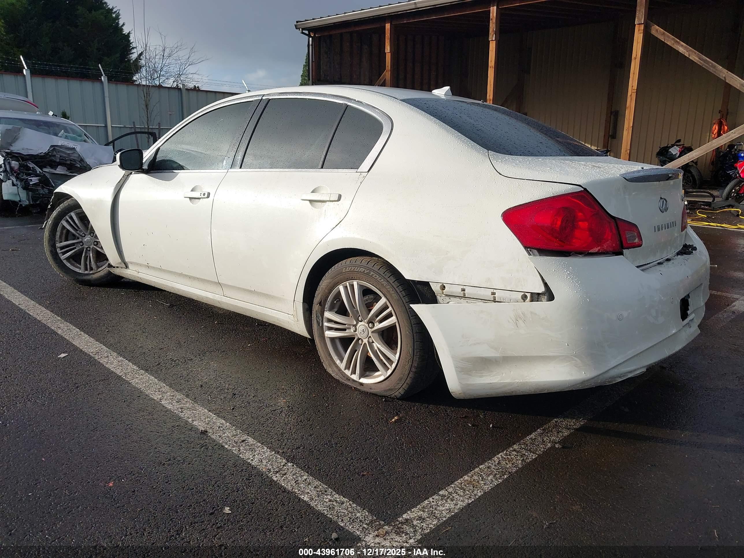 INFINITI G37 image 3