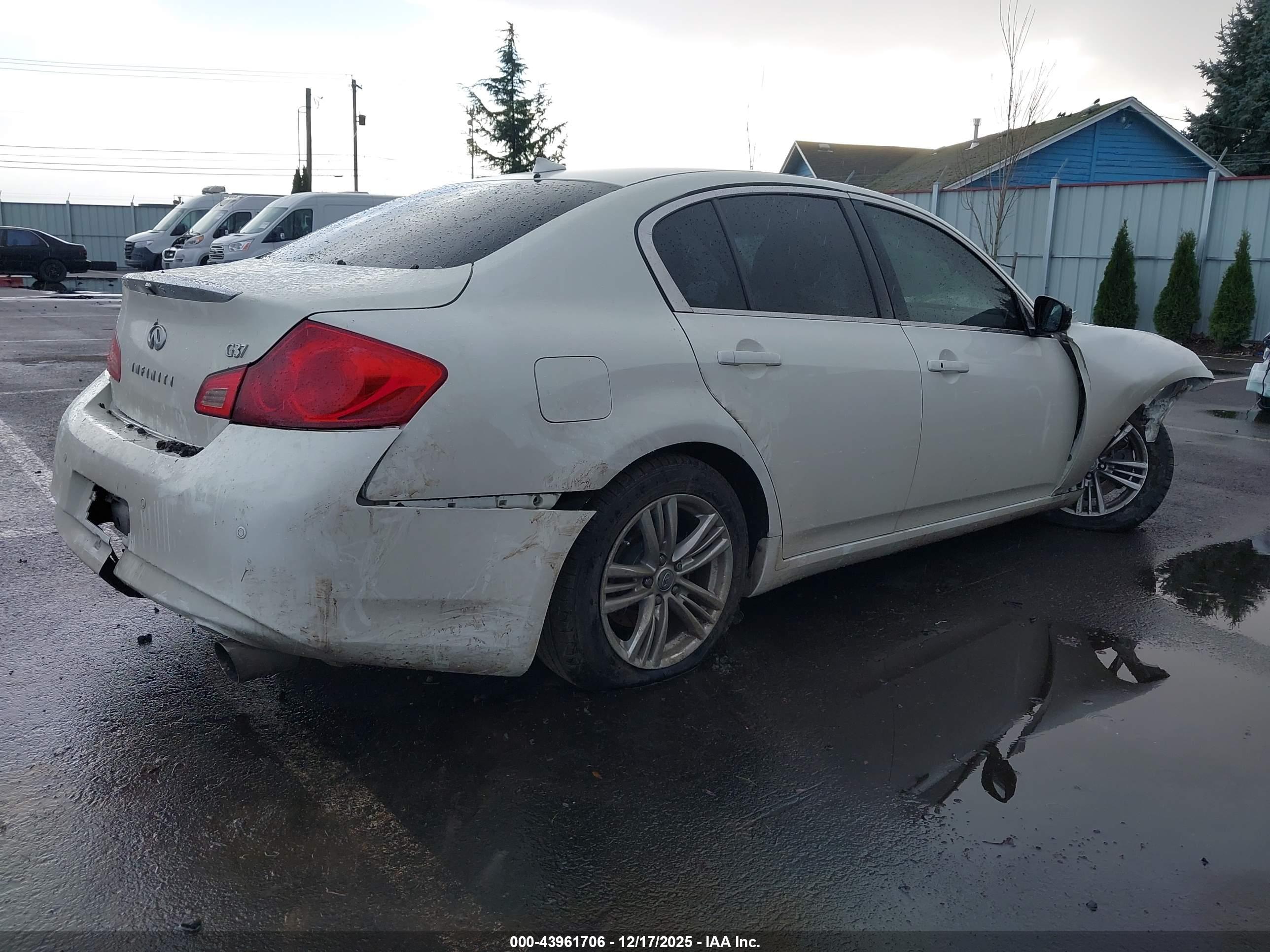 INFINITI G37 image 4