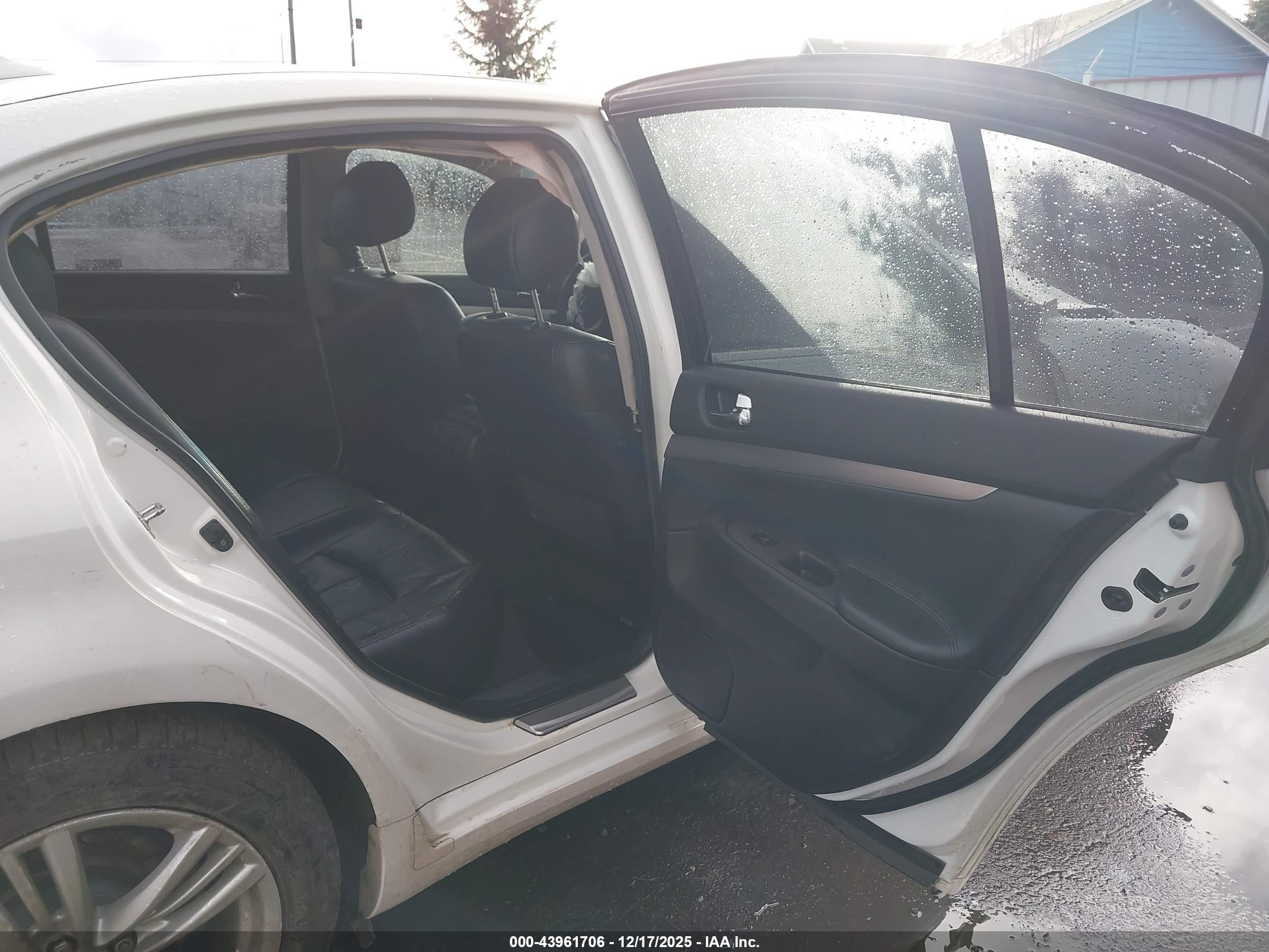 INFINITI G37 image 8