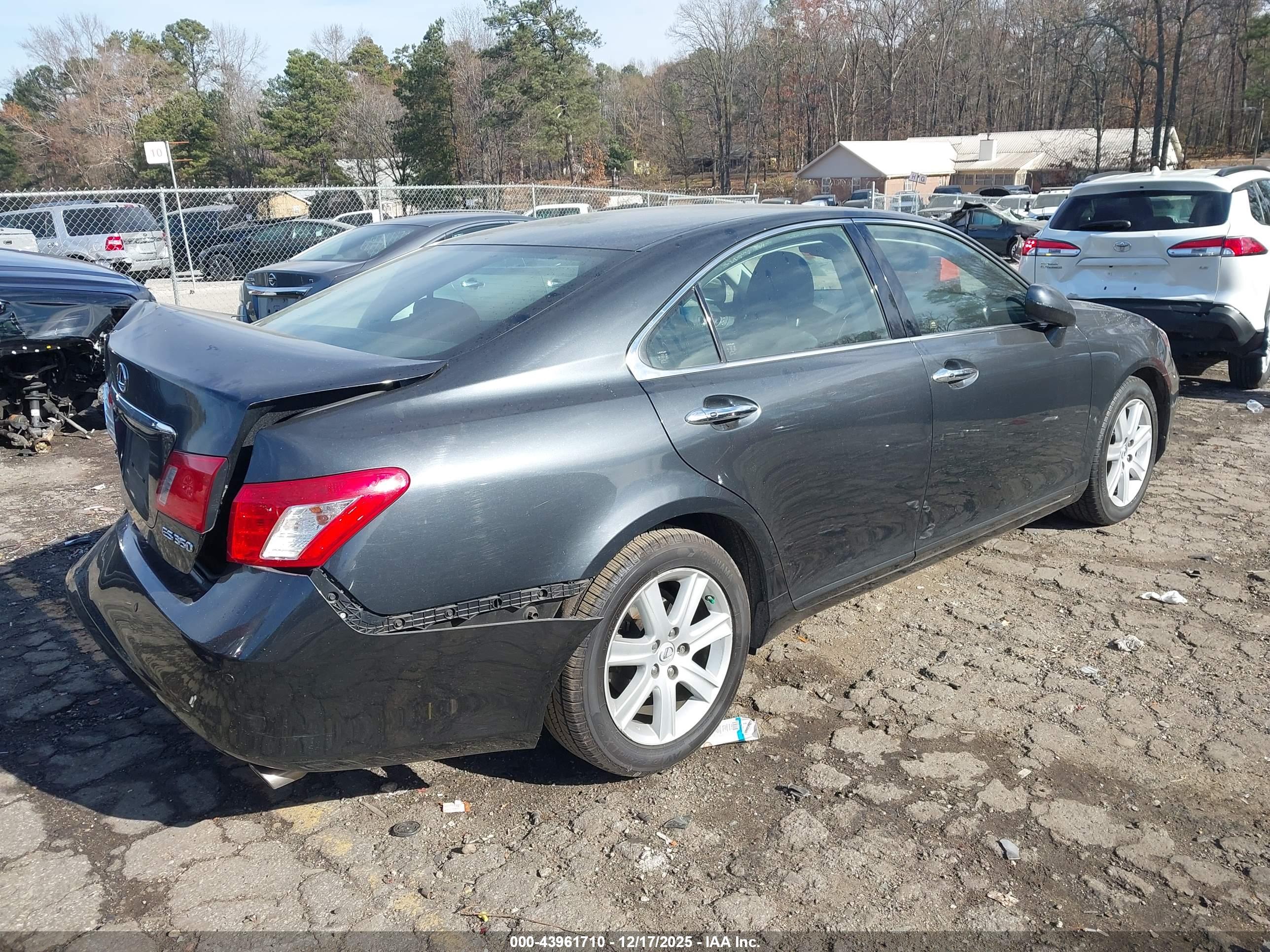 LEXUS ES image 4