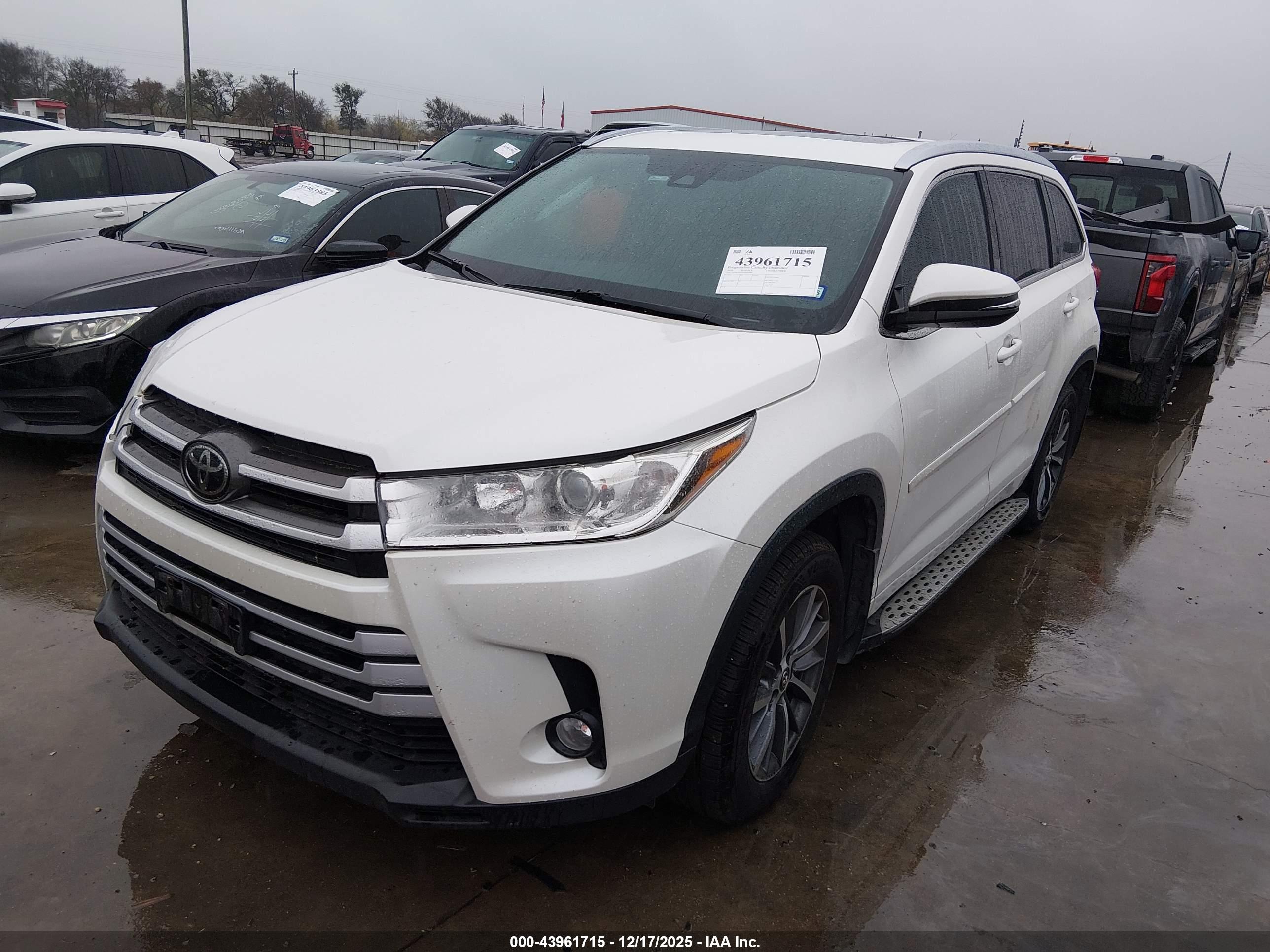 TOYOTA HIGHLANDER image 2