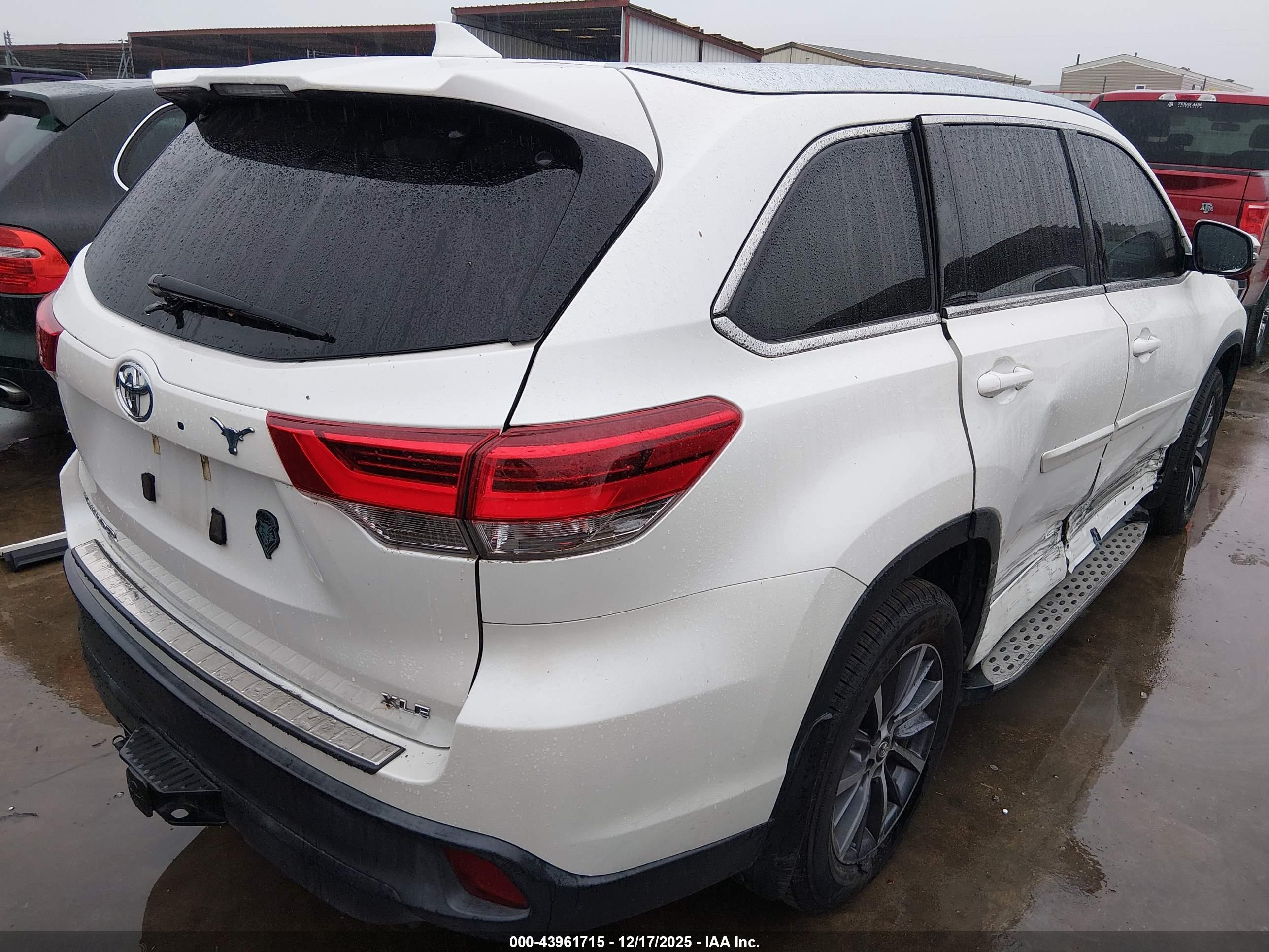 TOYOTA HIGHLANDER image 4