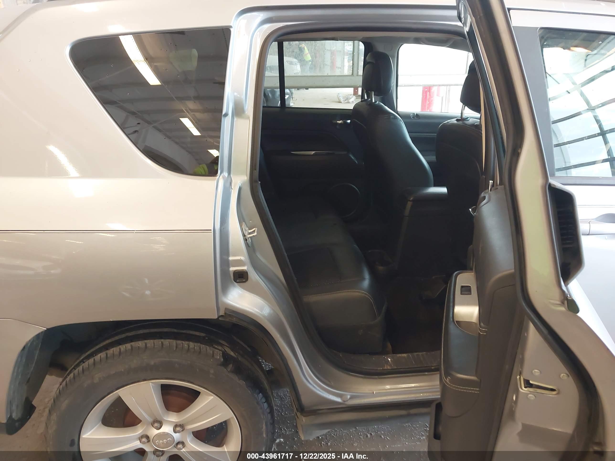 JEEP COMPASS image 8